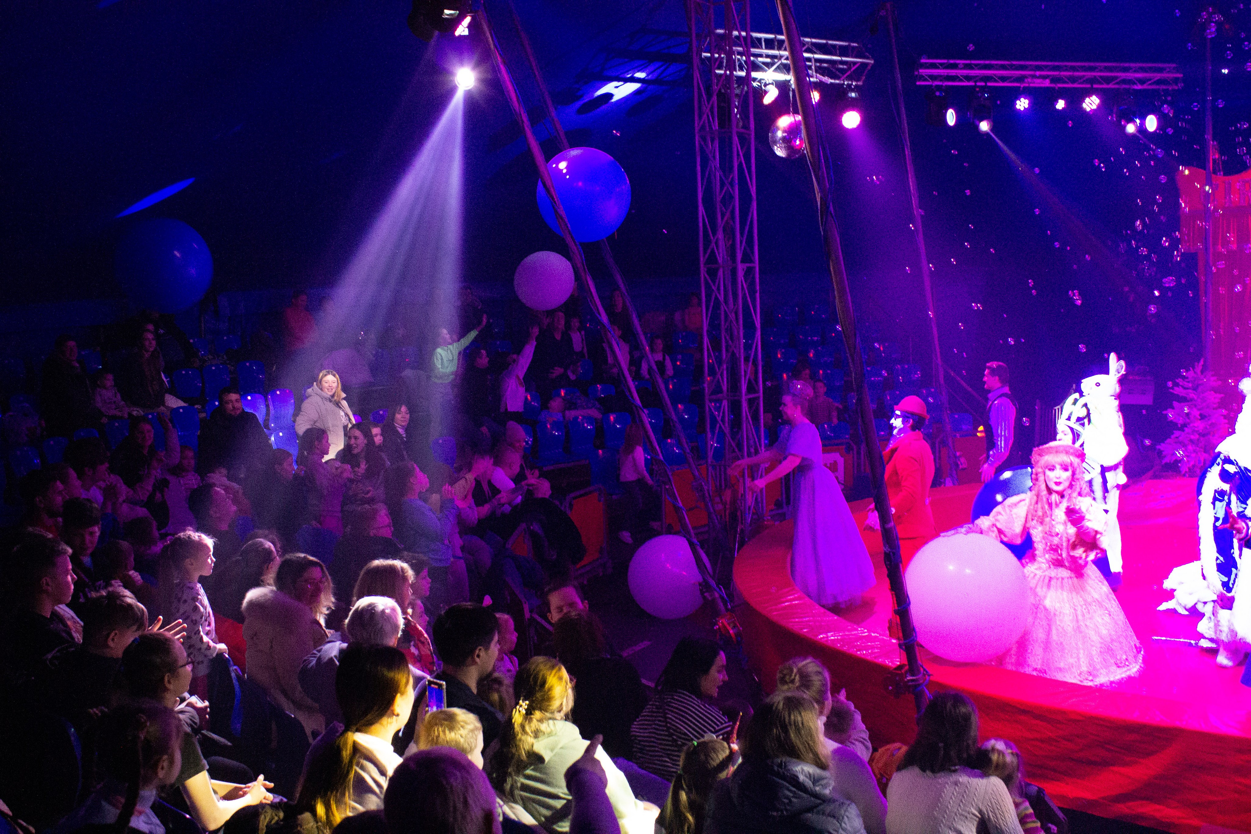 Репортаж шоу| представлений. Фотограф Диана Грачёва