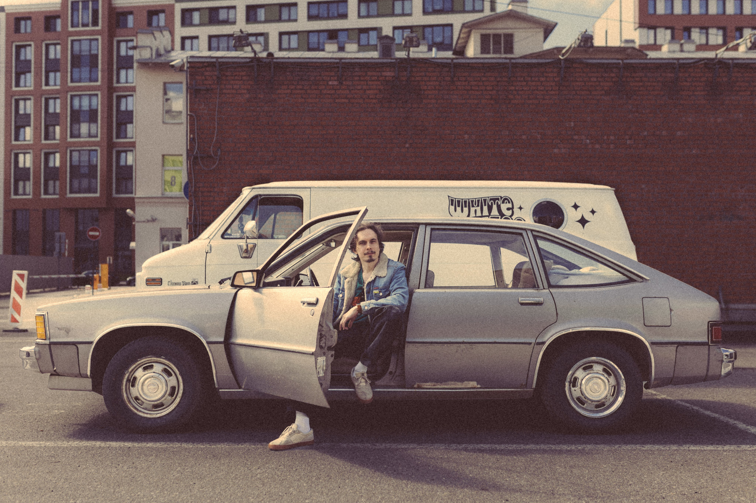 CARS and COFFE. Happiness is in the moments