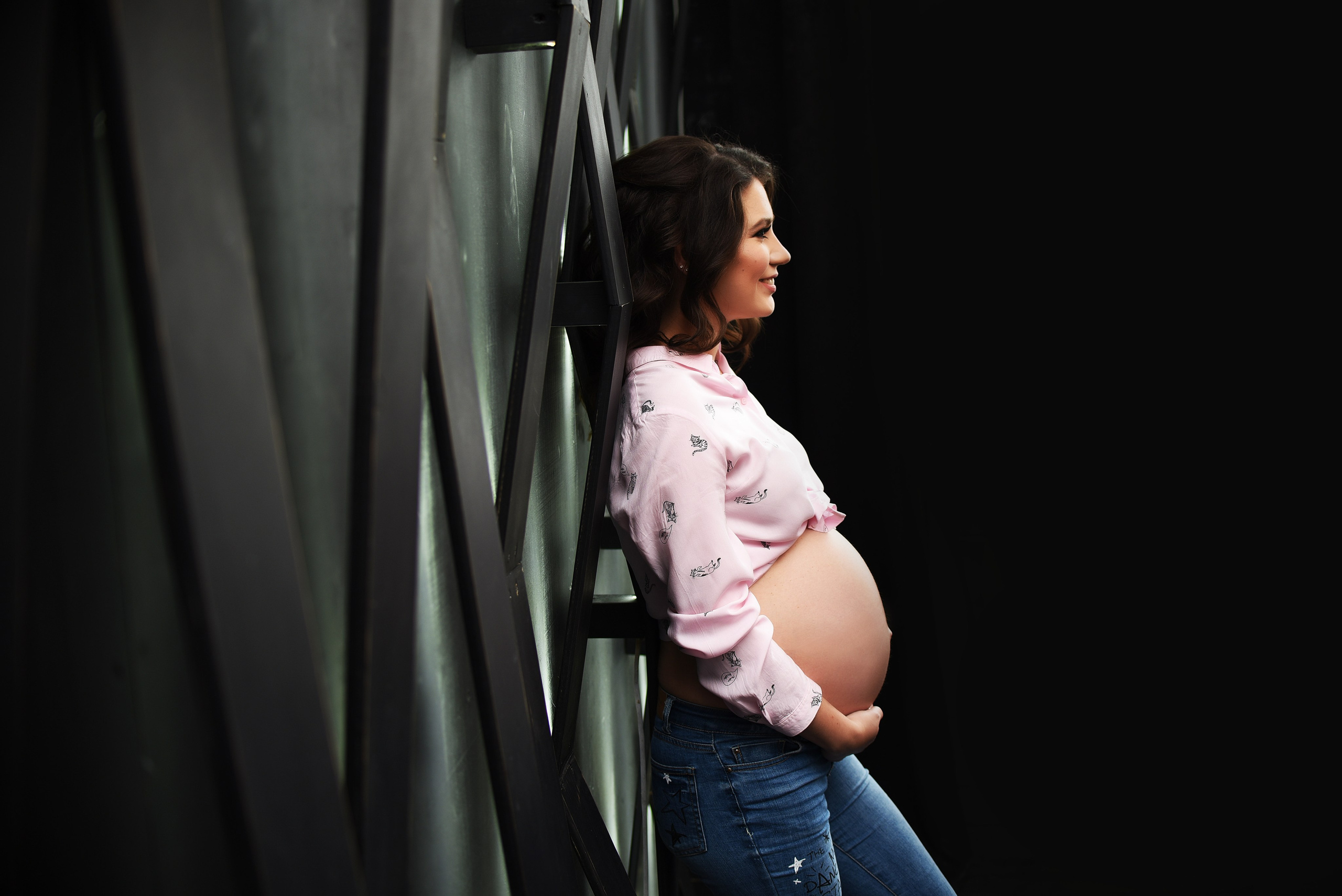 Фотосессия беременности студийная съемка. Свадебный, семейный, детский, контент фотограф в Омске Максим Ильин