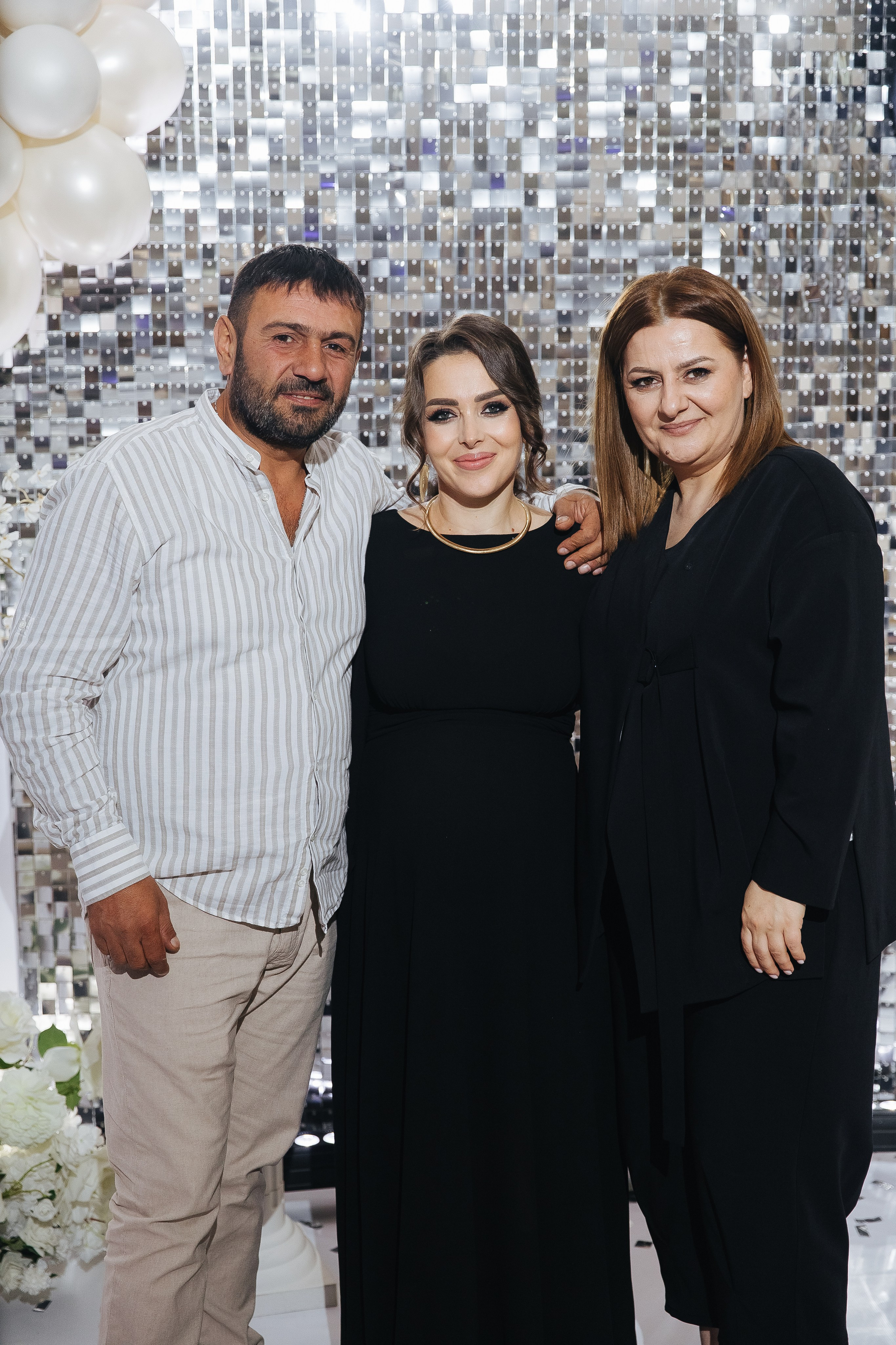 Ани и Назели. 35&5 День рождения, «Янтарь». Фотограф в Красноярске Надежда Воскресенская