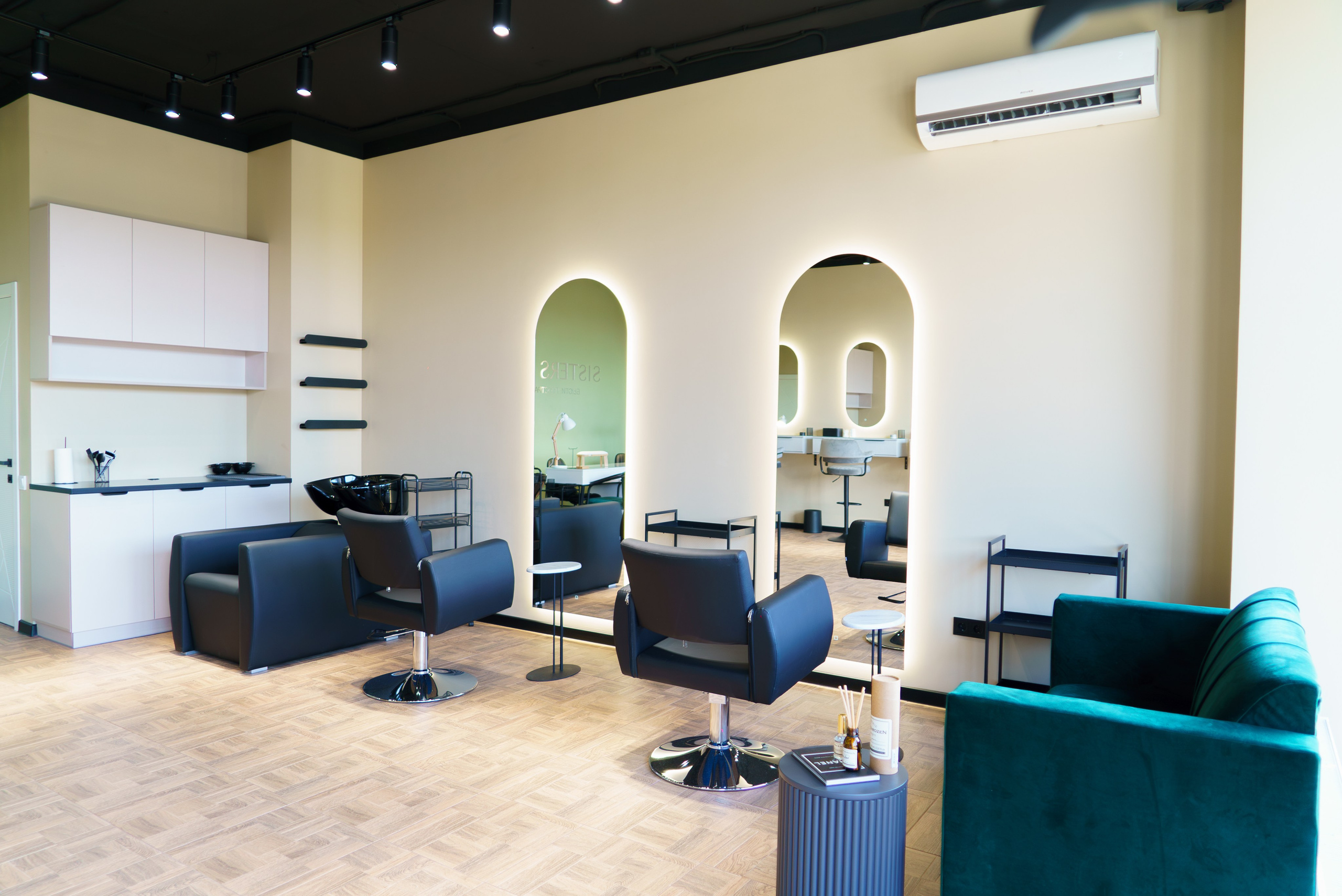 Профессиональная интерьерная фото и видео съемка студий красоты Яркая интерьерная фотосъемка для бьюти-коворкинга и студий. Шедевры для Вас! Фотограф и Видеограф в Краснодаре Пахиев Руслан