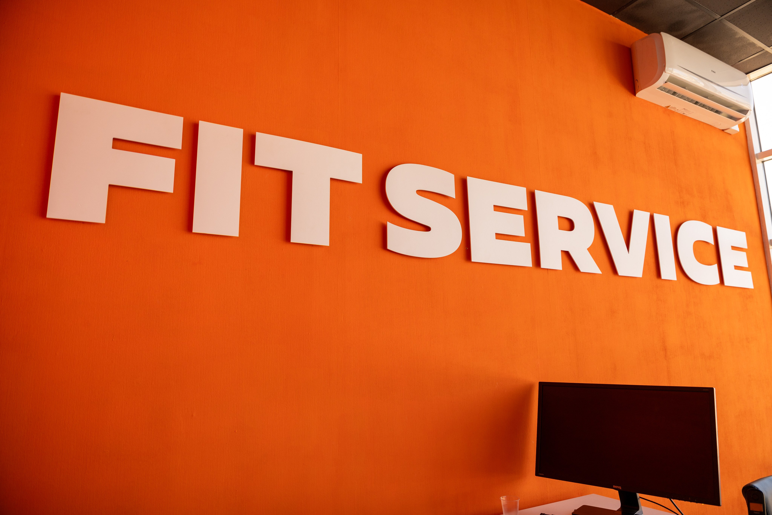 Интерьерная фотосъемка автосервиса Fit Service в Краснодаре — сеть СТО Профессиональная фотосъемка интерьера техцентра в Краснодаре. Шедевры для Вас! Фотограф и Видеограф в Краснодаре Пахиев Руслан