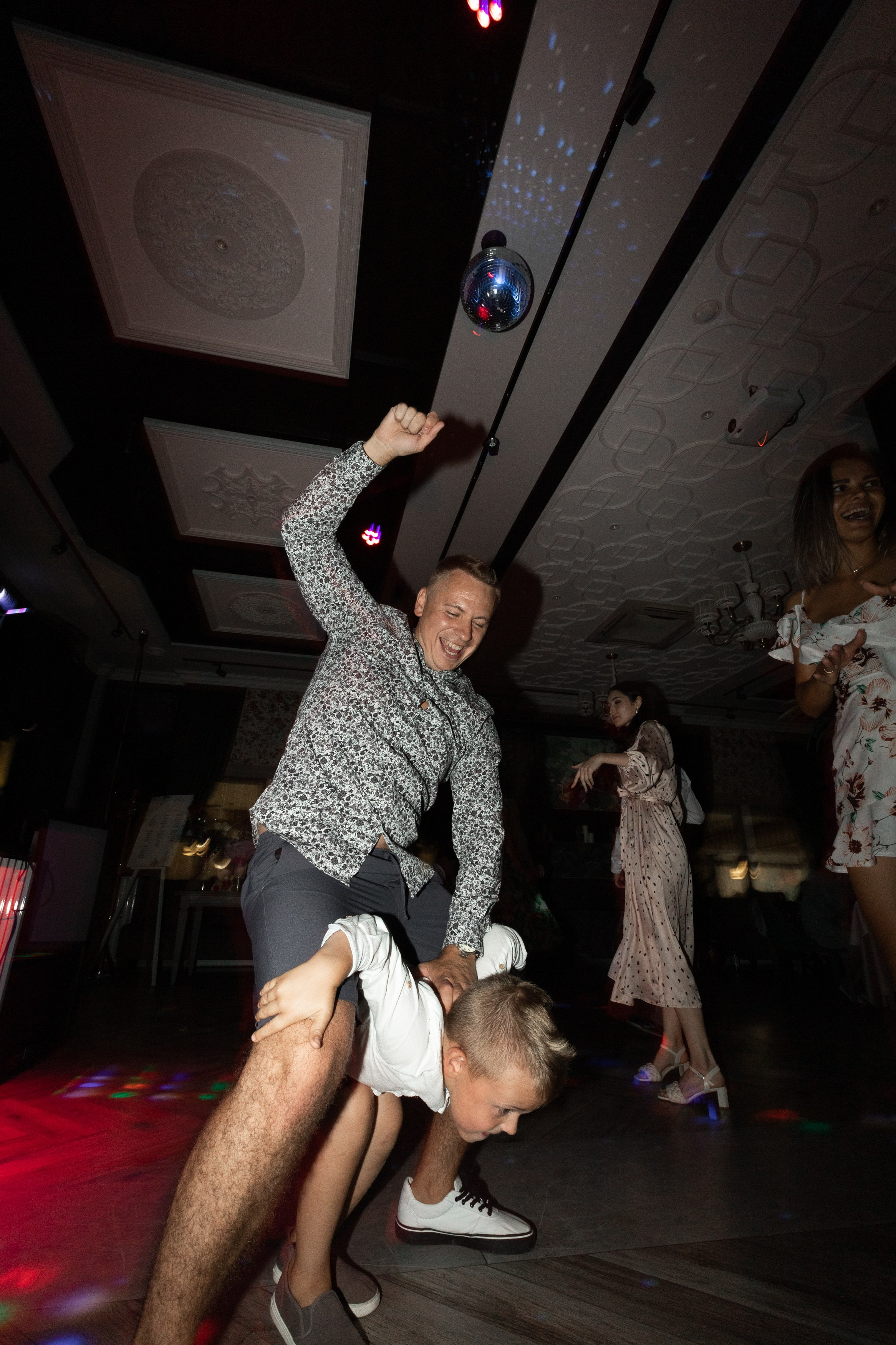 Свадебный фотограф Уфа — Руслан ГабдлисламовЖивые эмоции, красивые кадры, воспоминания на всю жизнь.Работаю по всей Республике Башкортоста. Свадебный фотограф Уфа Руслан Габдлисламов