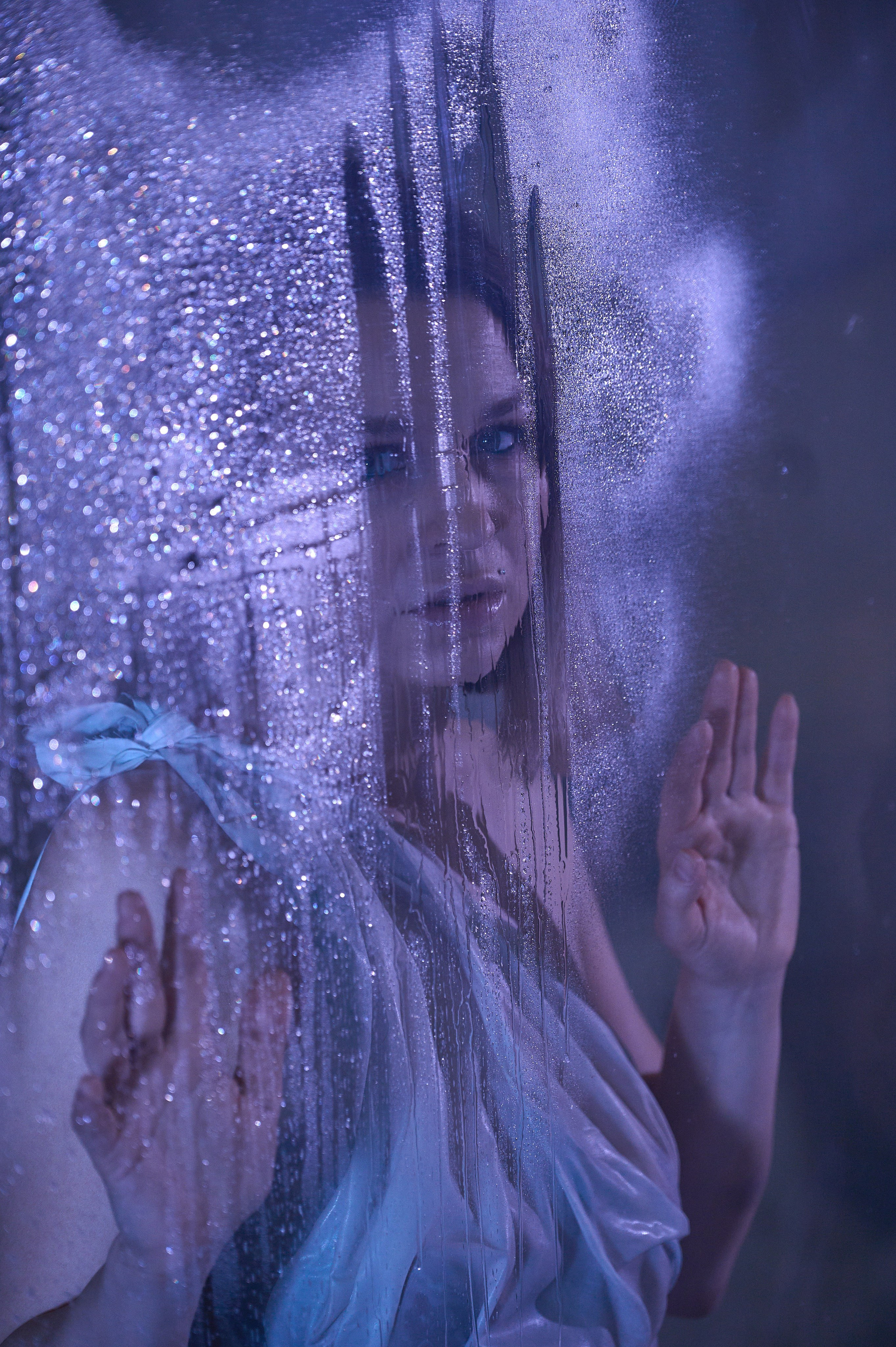 Фотосессия Ксении в декорациях «Лед» со стеклянным кубом