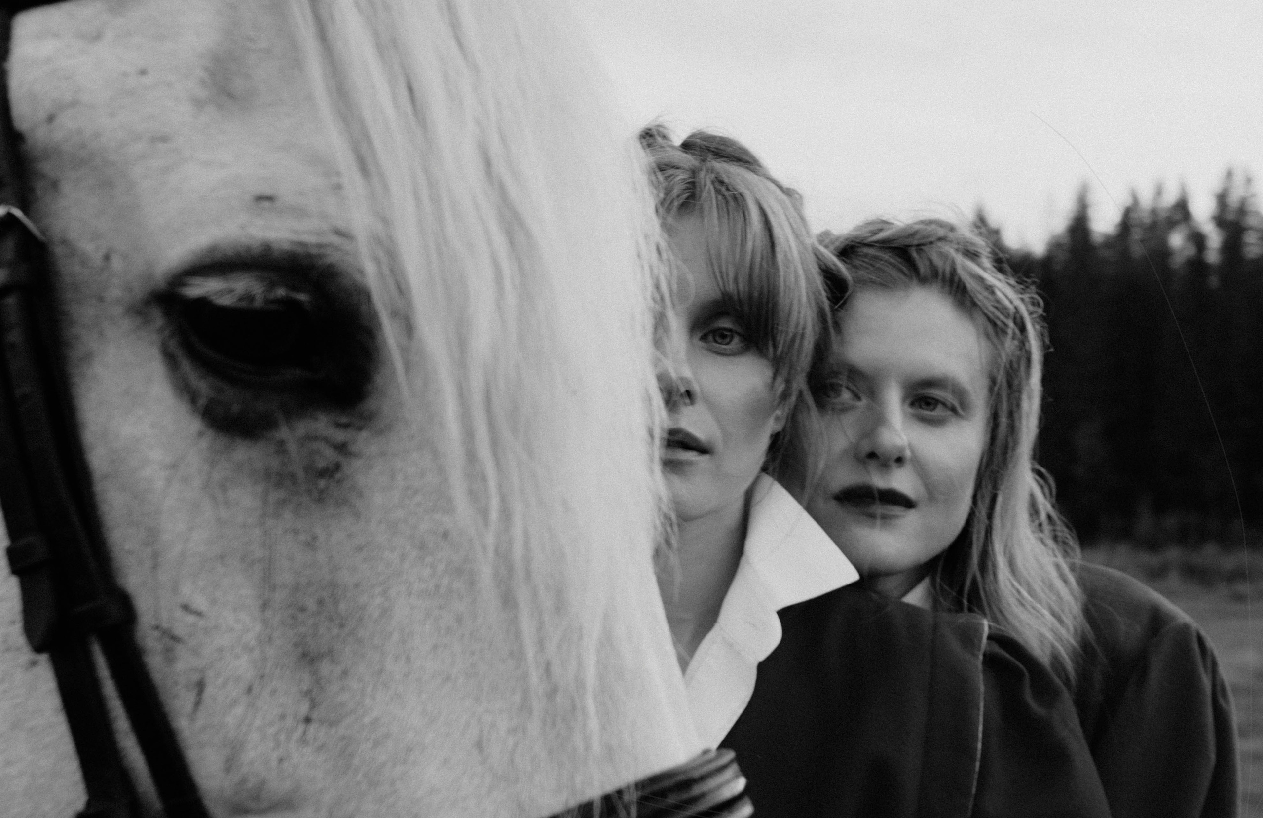 Behind your shoulders. Фотограф и Стилист в Санкт-Петербурге Алеся Хомиченок и Игорь Гарин