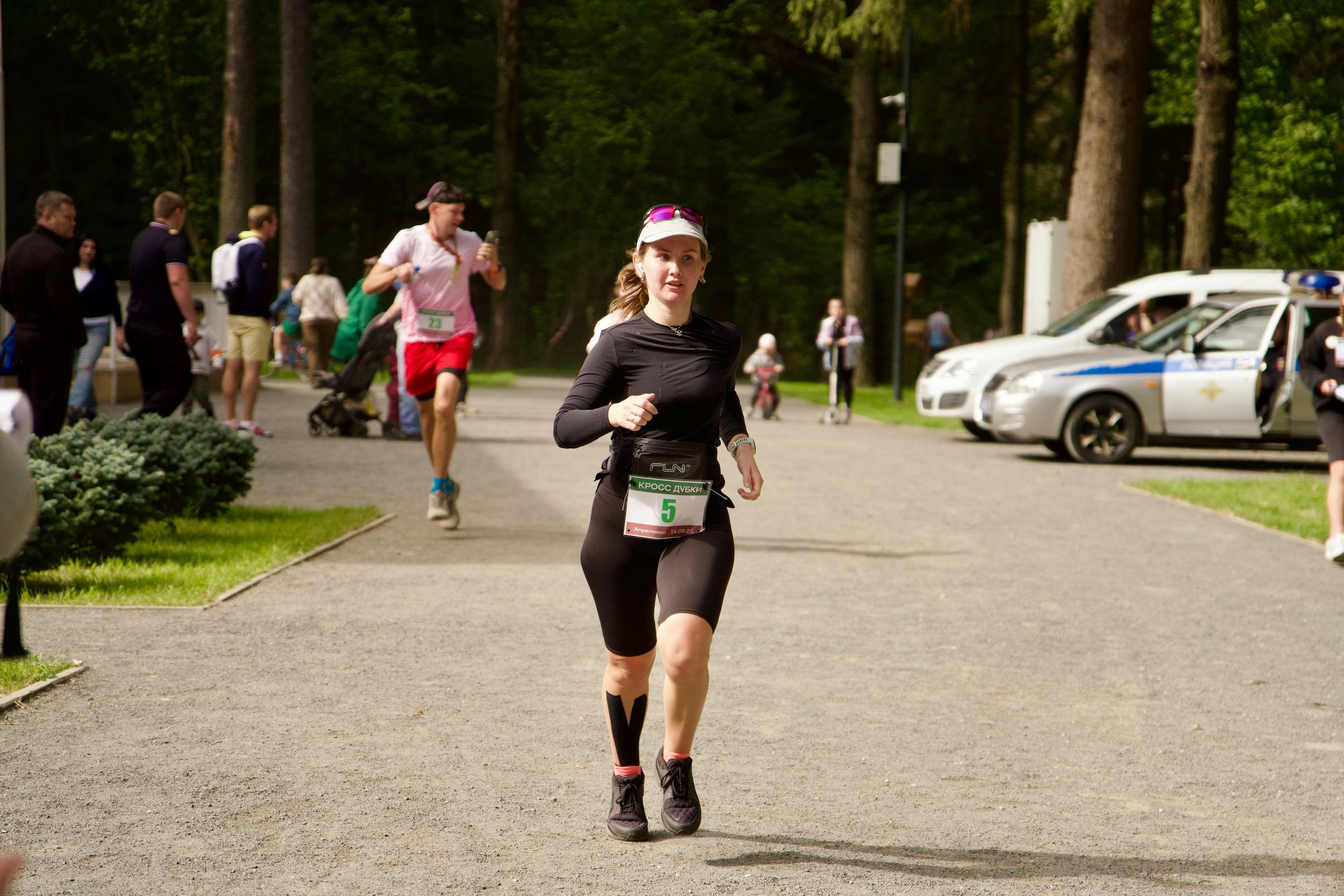 Забег в парке «Дубки». Кафе «БЕЛКА НАШЕПТАЛА». Ну оооочень концептуальное кафе