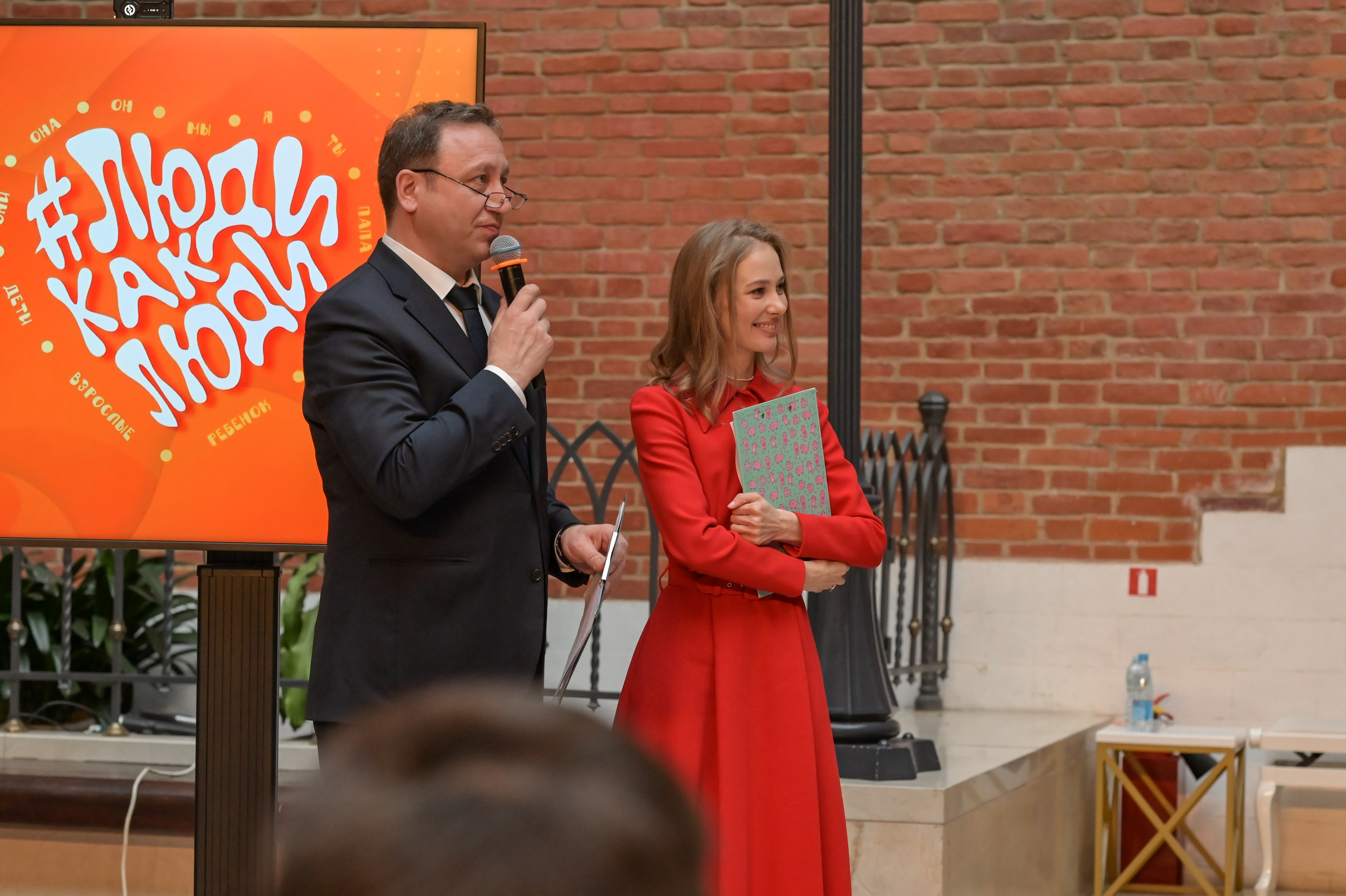 «Люди как люди» Царицыно 2024 г. Семейный и репортажный фотограф в Москве Анастасия Трубкина