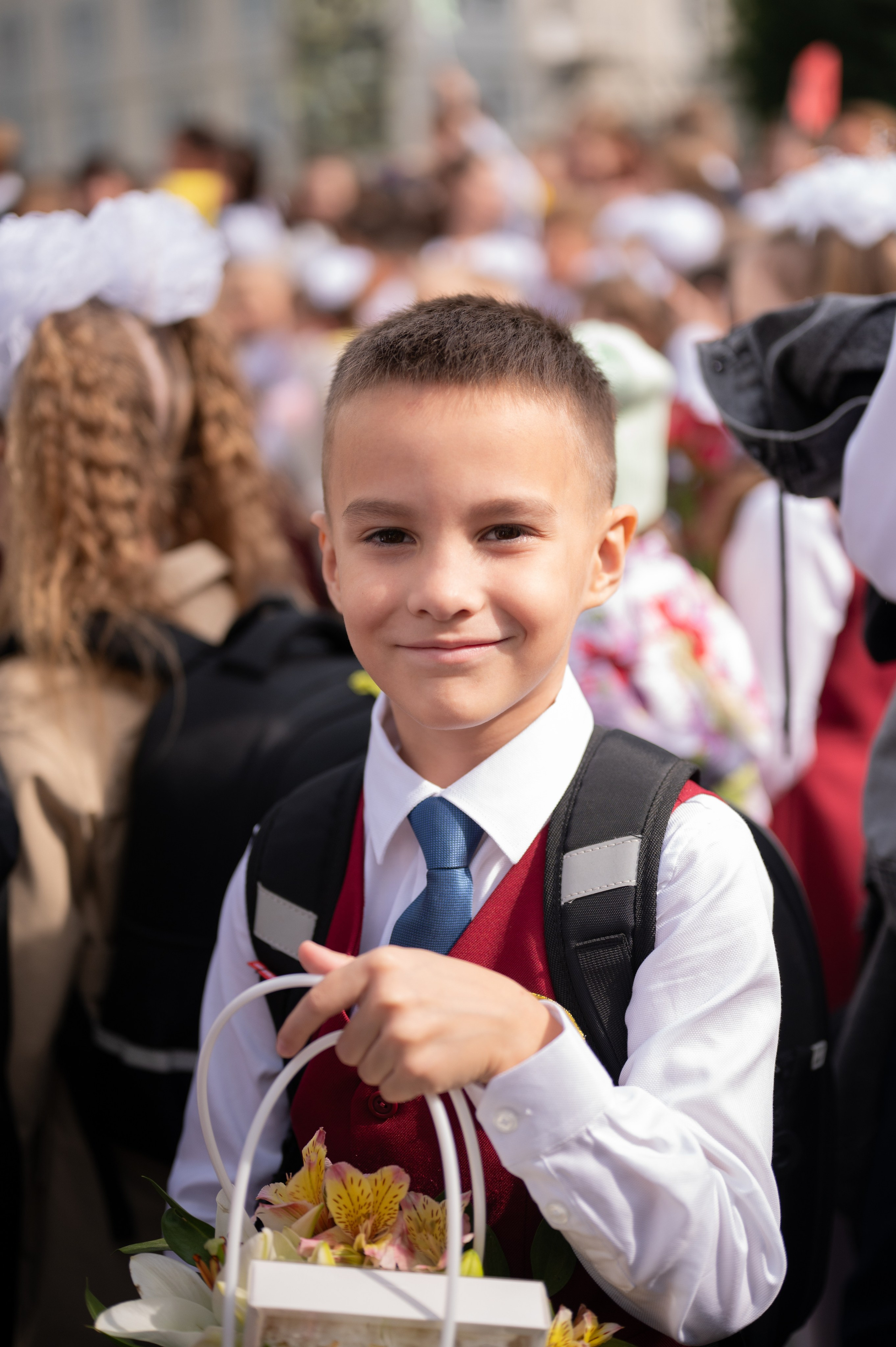 1 сентября 16 гимназия 2 класс (линейка + в классе+ на улице). Фотограф новорожденных, семейный детский в Тюмени Татьяна Морозова