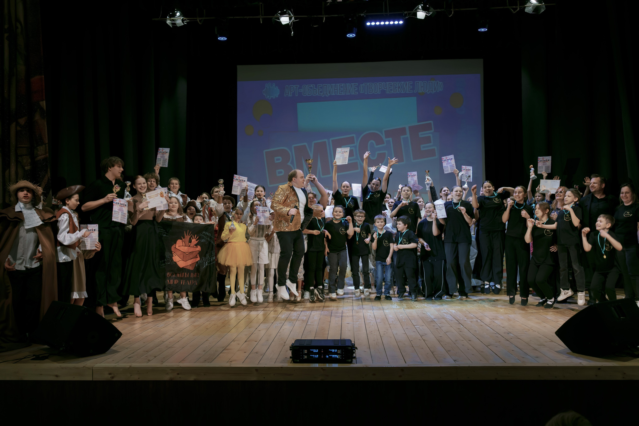 Арт-объединение Творческие люди. ДК Литвинки «Вместе ярче». Фотограф Евгений Егоров