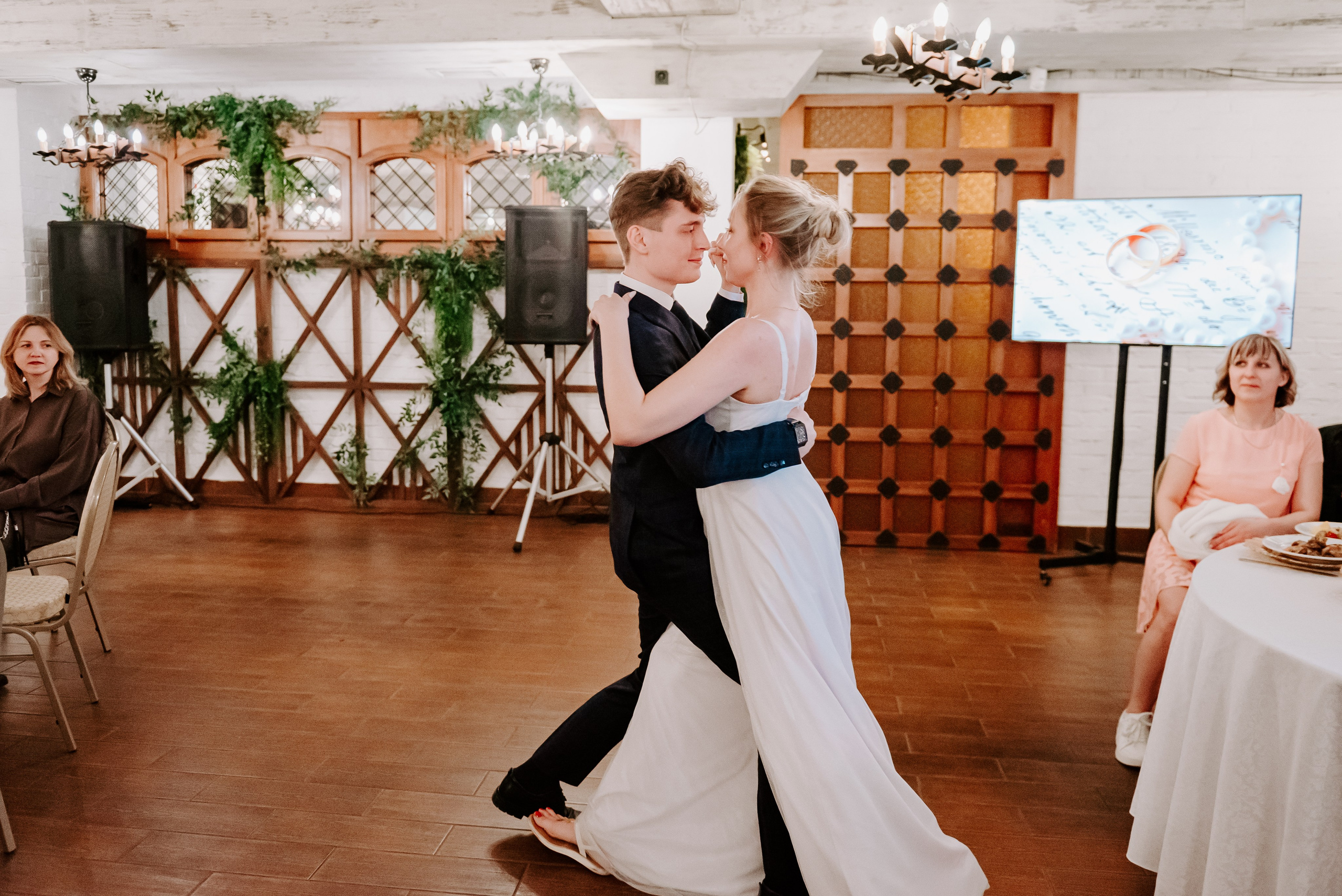 Свадебная фотосессия в музыкальном театре в г. Кемерово