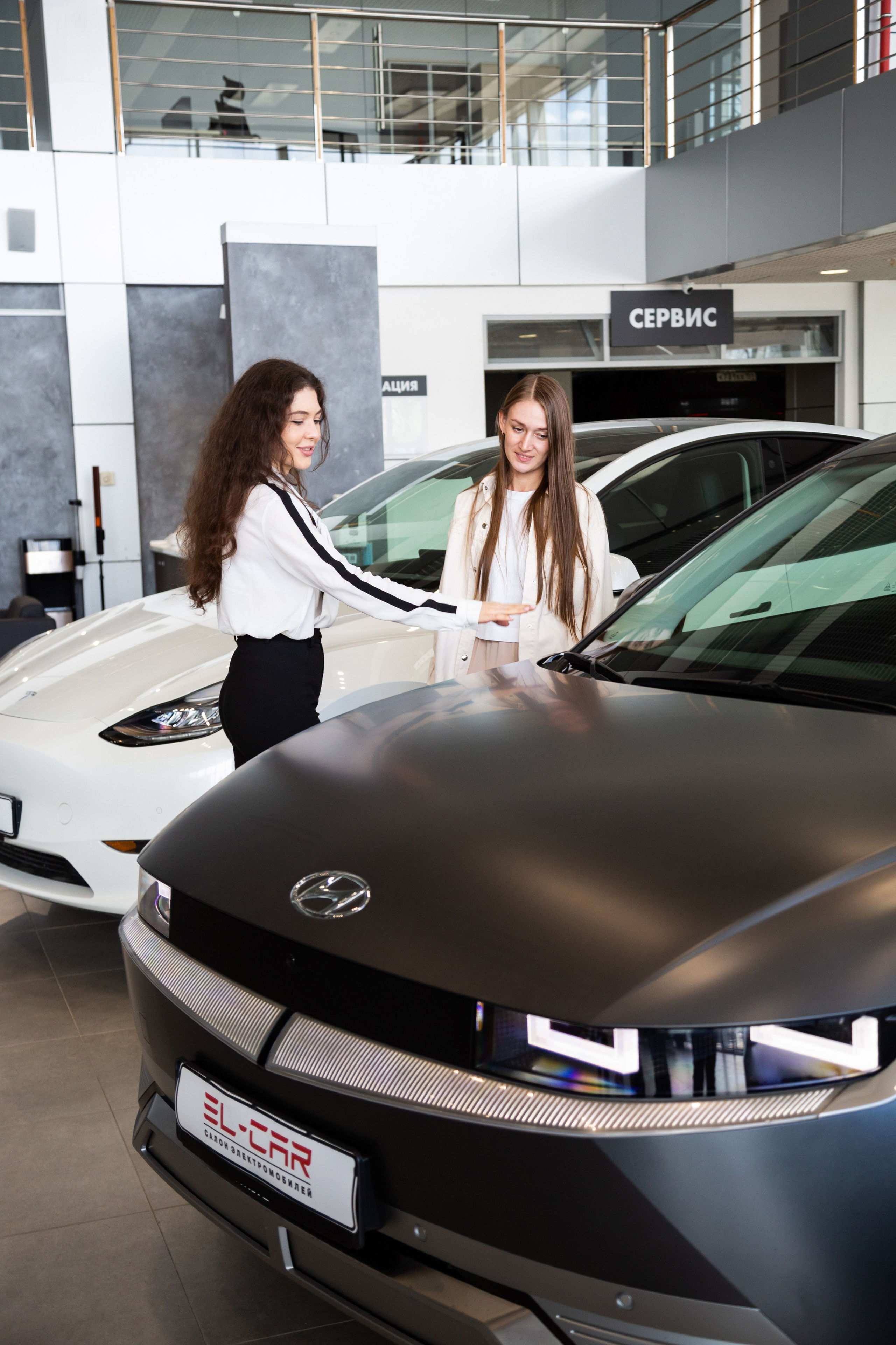 Салон электромобилей El-Car. Свадебный фотограф Пермь Олеся Брагина