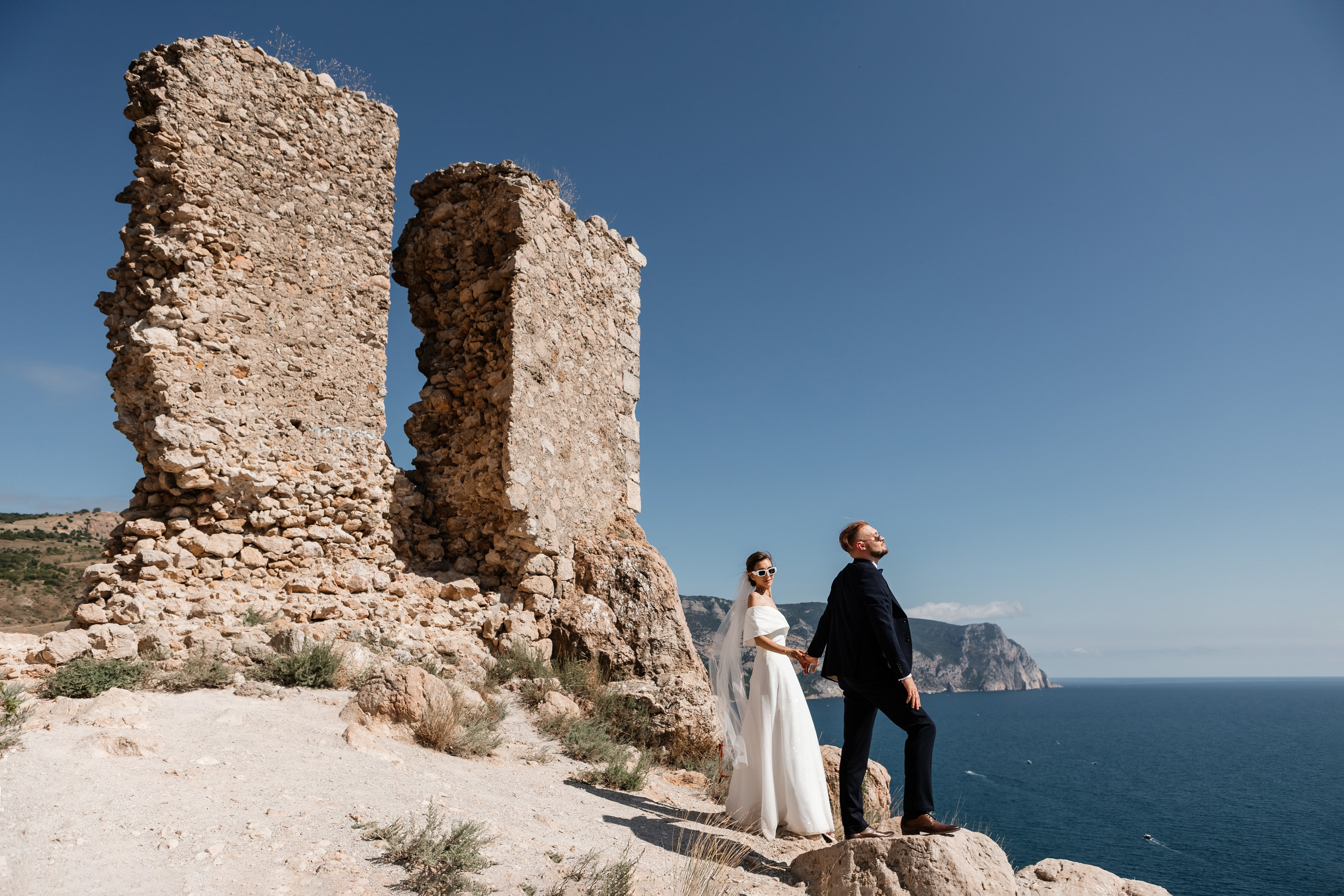 Свадебная съёмка в Балаклаве в крепости Чембало. Свадебный фотограф, фотосъемка в Крыму, Севастополе, Симферополе, Ялте