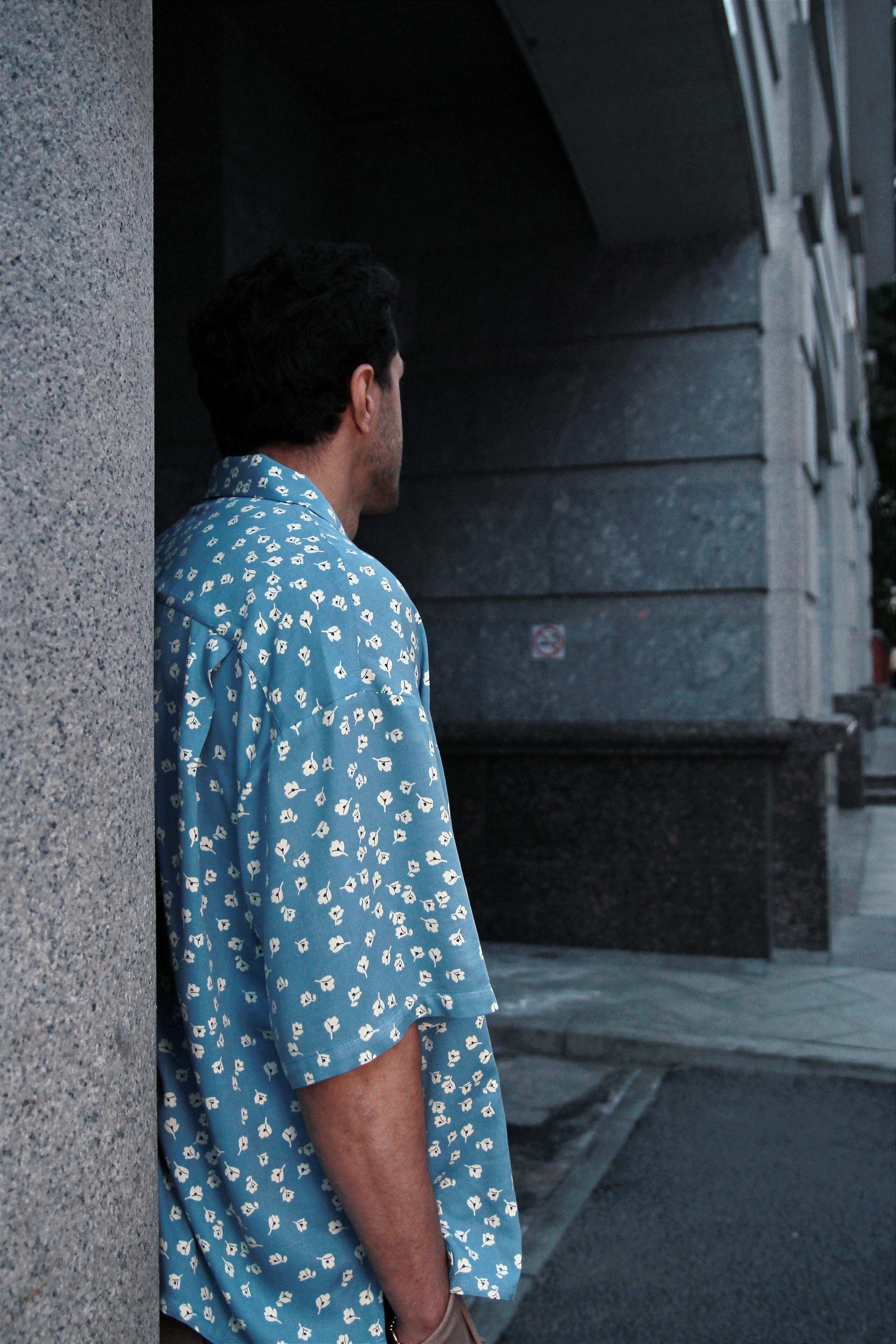 Мужской портрет. Контакты