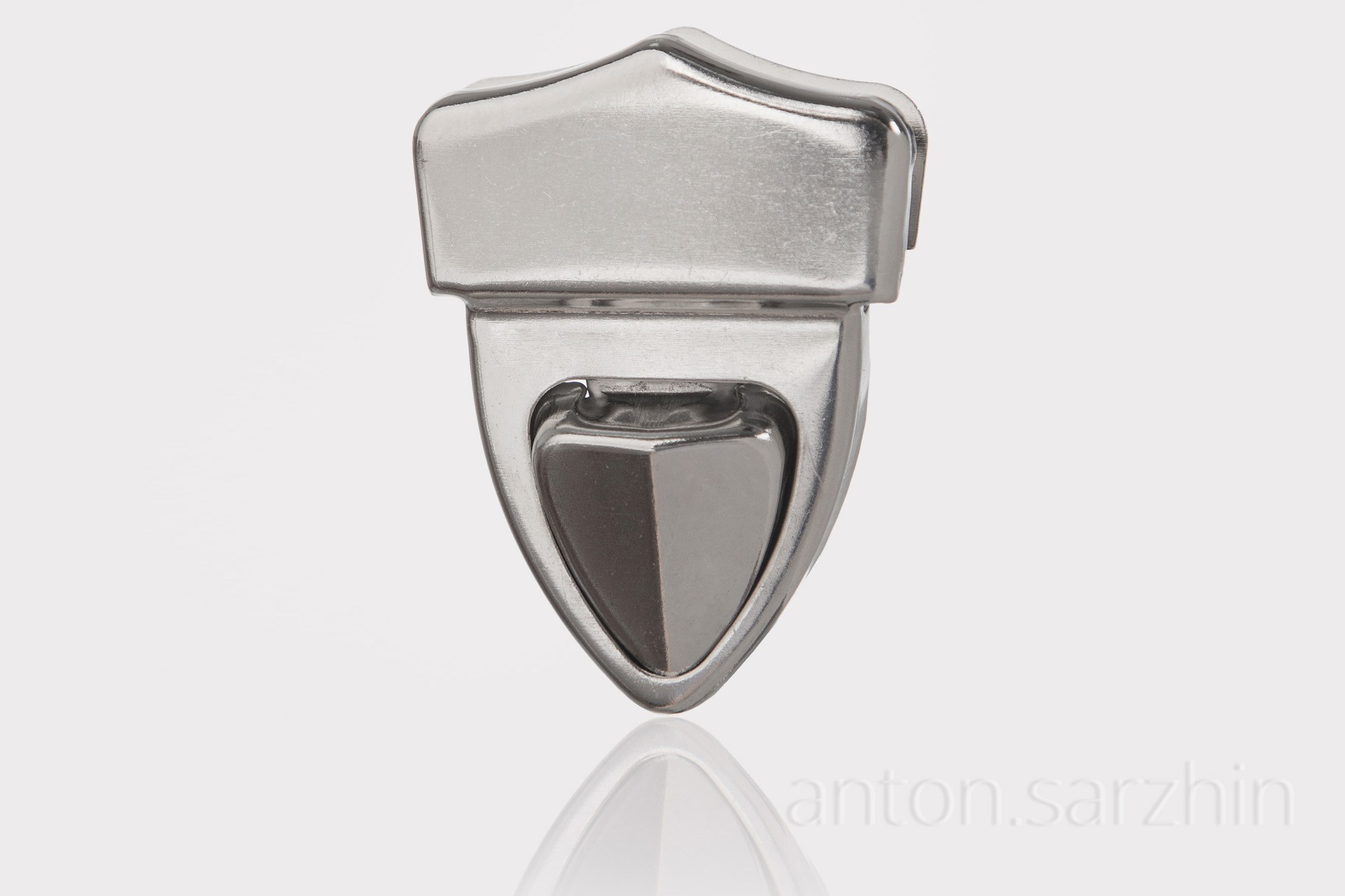 Предметная фотография защелки для одежды