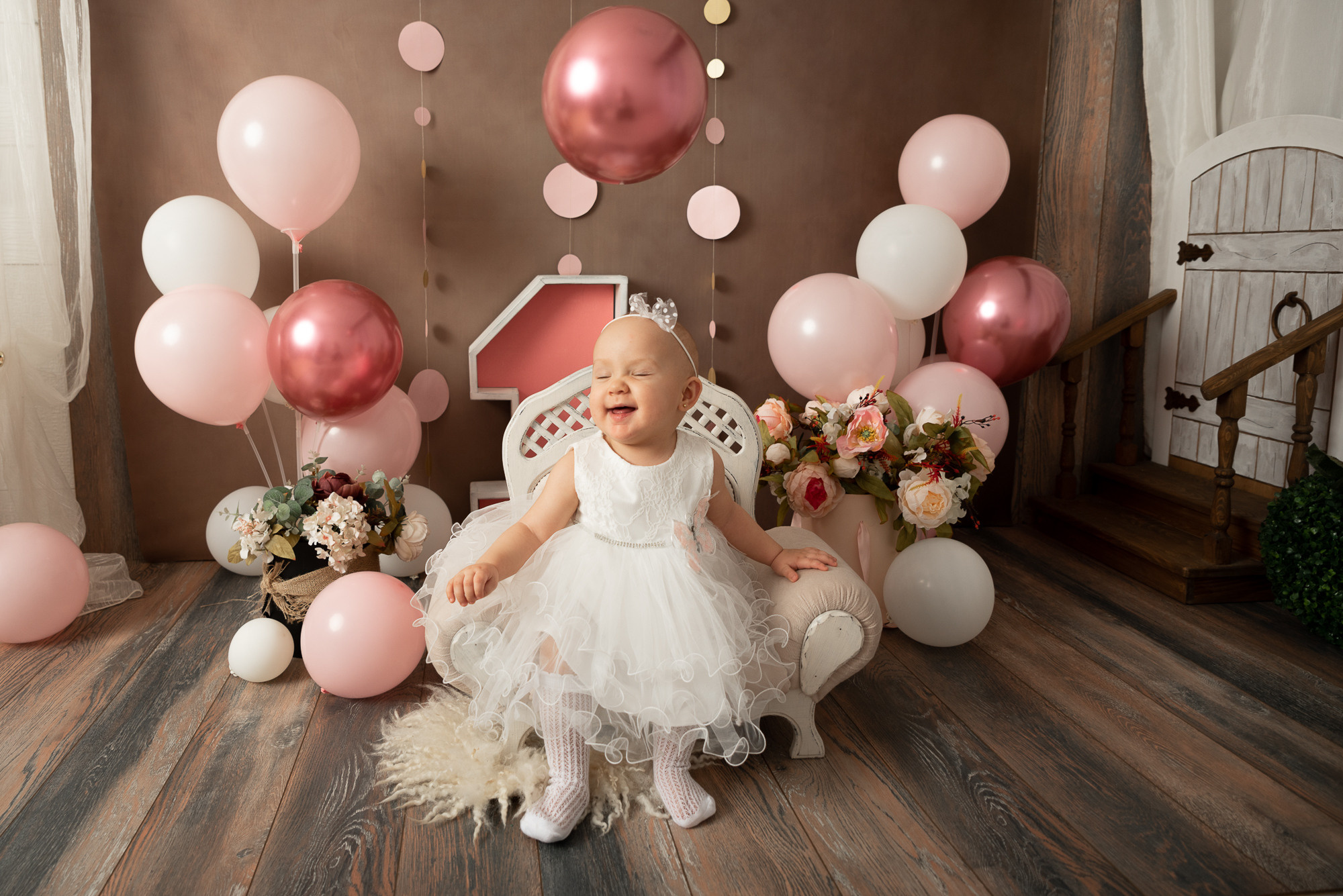 Годовасие «Я и моя семья» малышка Александра мама Анастасия Валюшкина. Фотограф новорожденных в Нижневартовске Лара Курдюкова