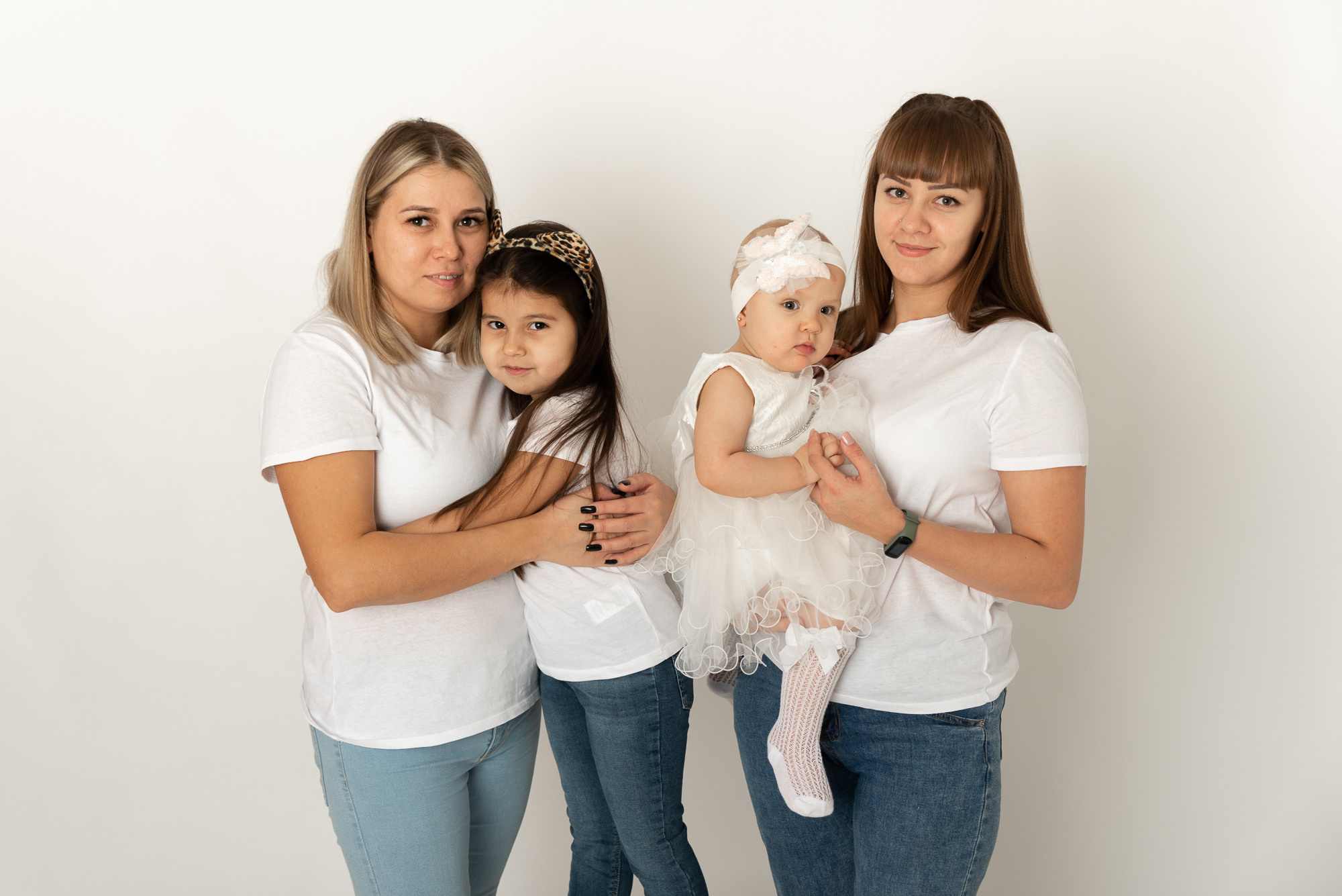 Годовасие «Я и моя семья» малышка Александра мама Анастасия Валюшкина. Фотограф новорожденных в Нижневартовске Лара Курдюкова