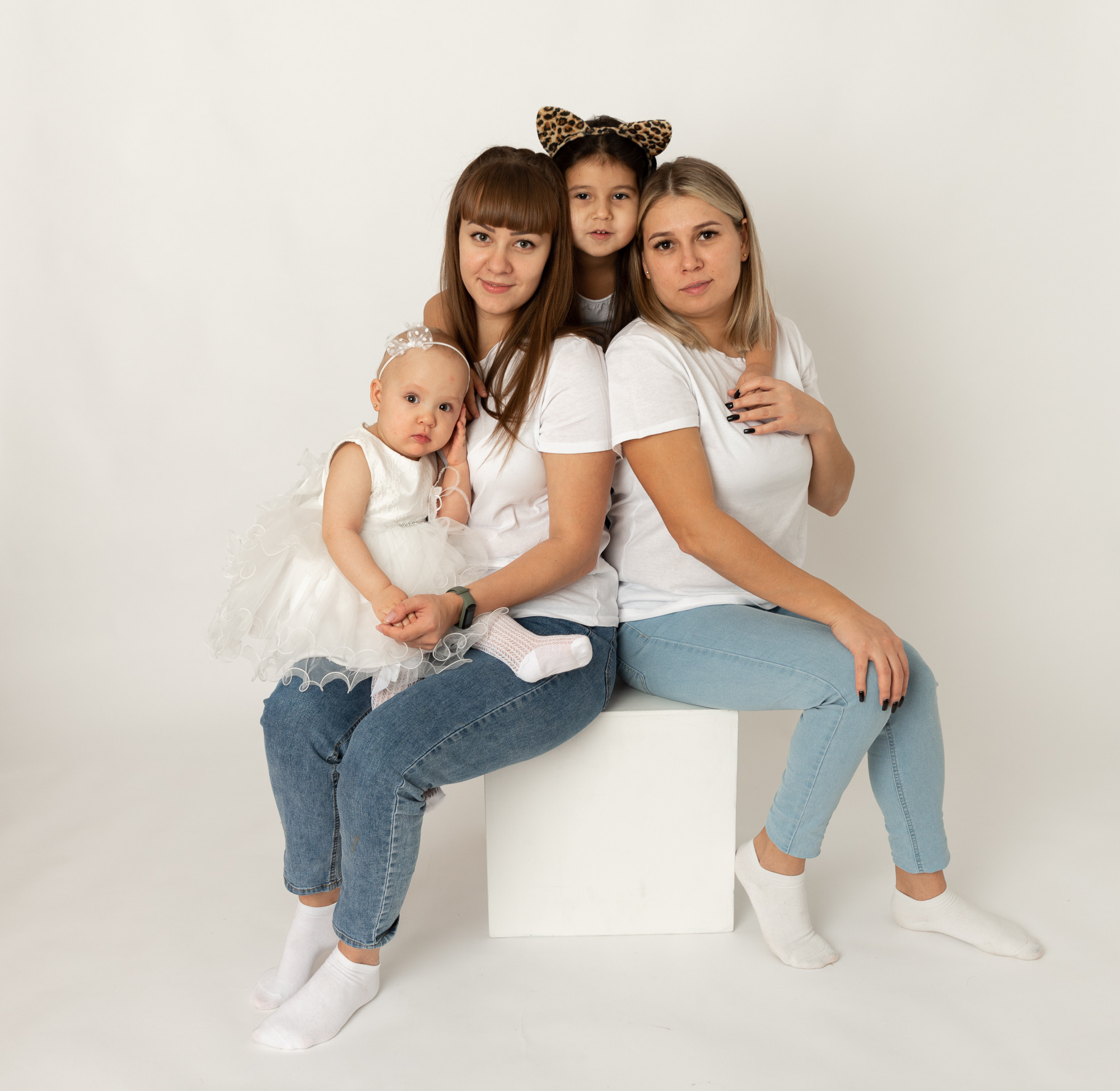 Годовасие «Я и моя семья» малышка Александра мама Анастасия Валюшкина. Фотограф новорожденных в Нижневартовске Лара Курдюкова