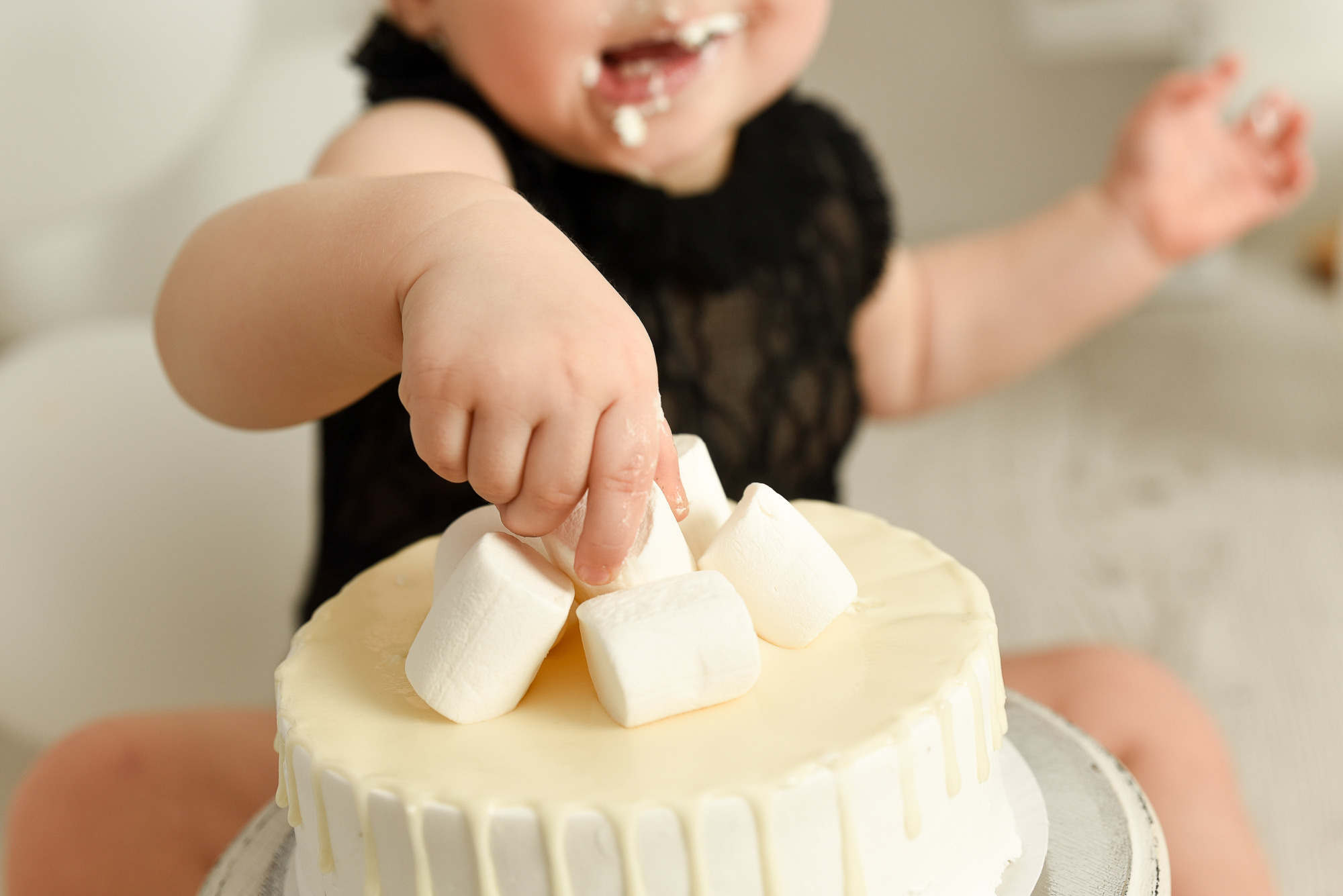 Годовасие «ВСЕ включено» малышка Стефания мама Александра Добрякова. Фотограф новорожденных в Нижневартовске Лара Курдюкова