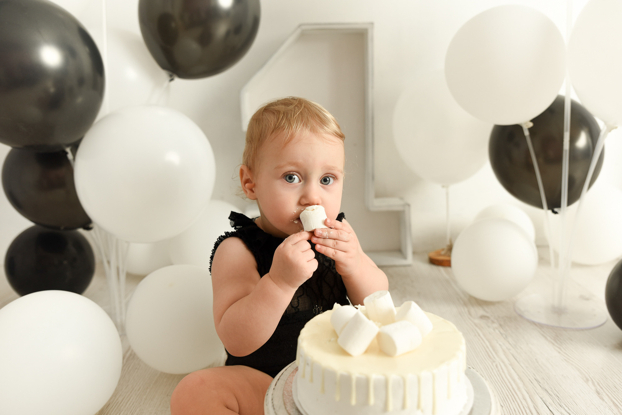 Годовасие «ВСЕ включено» малышка Стефания мама Александра Добрякова. Фотограф новорожденных в Нижневартовске Лара Курдюкова