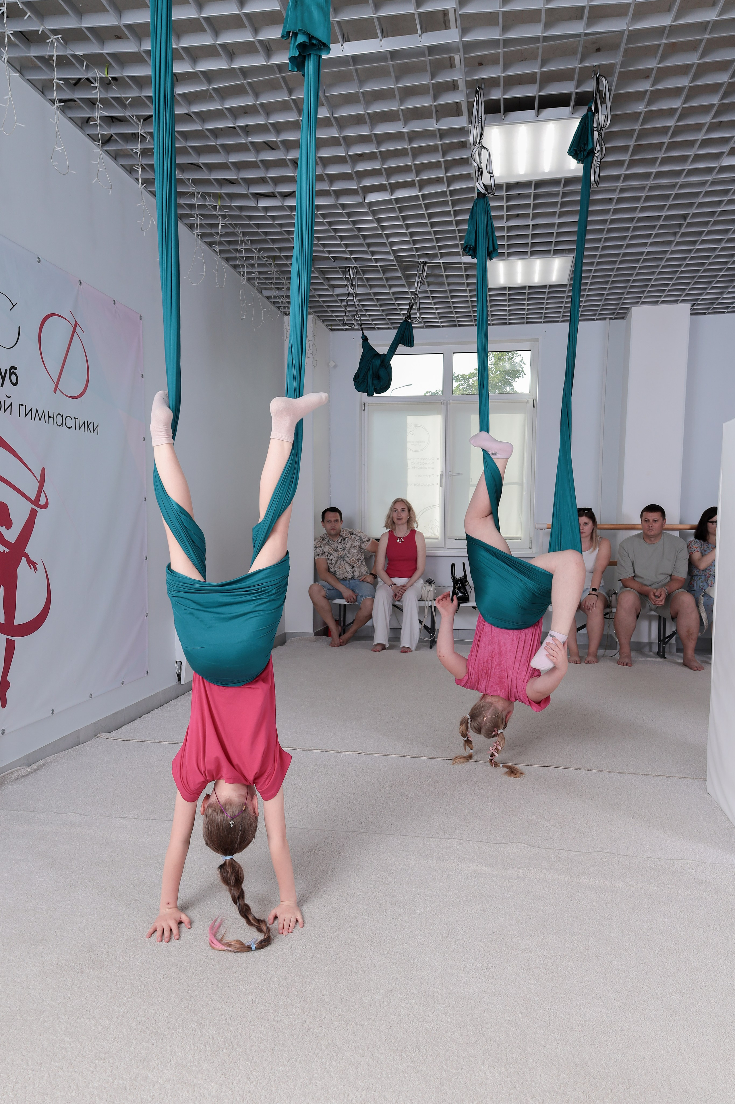 Детская аэройога. Фотограф Надршина Лилия