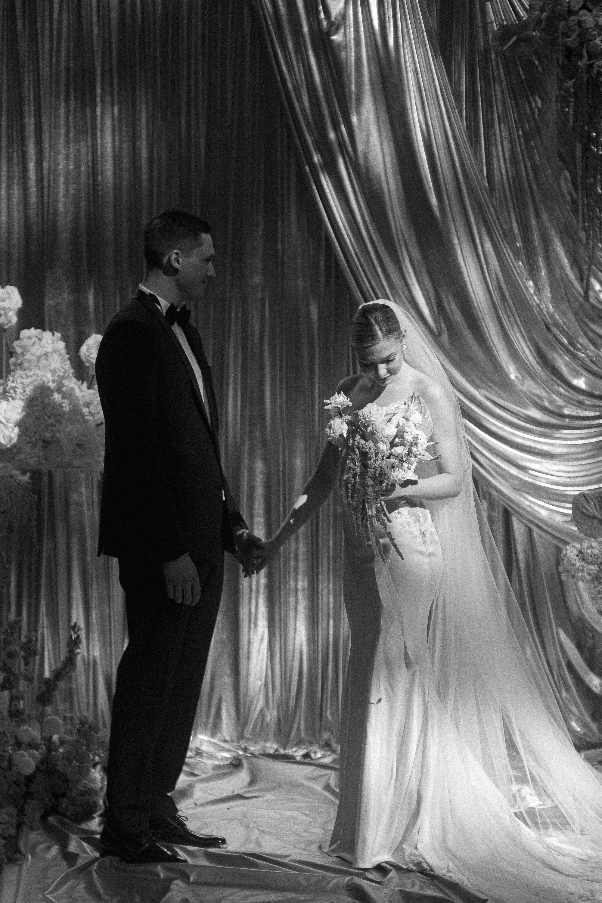 Love is all Around. Сентиментальная свадебная фотография