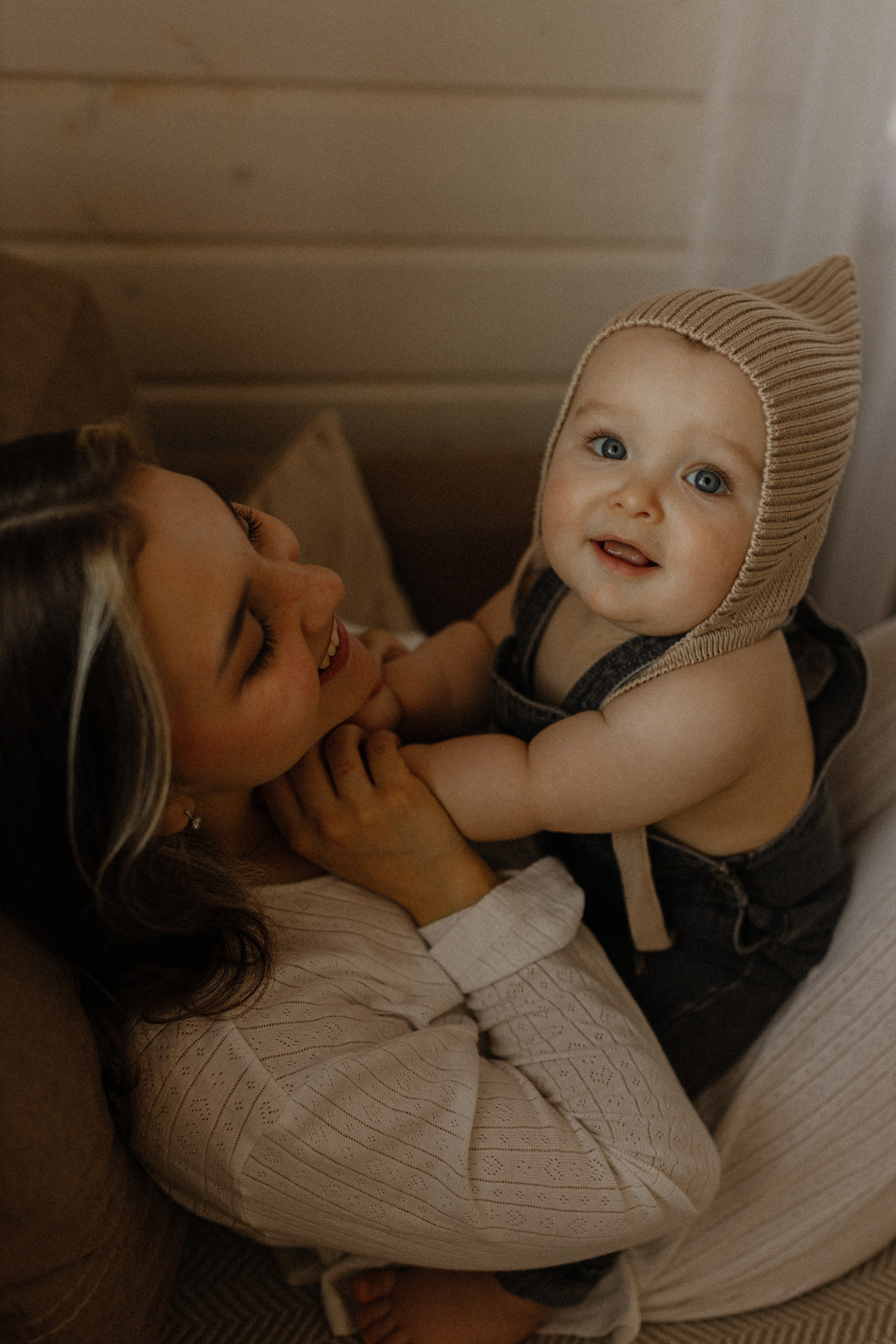 Яна и Тимофей. Домашняя съёмка. Семейный фотограф Тихвин, Санкт-Петербург и ЛО