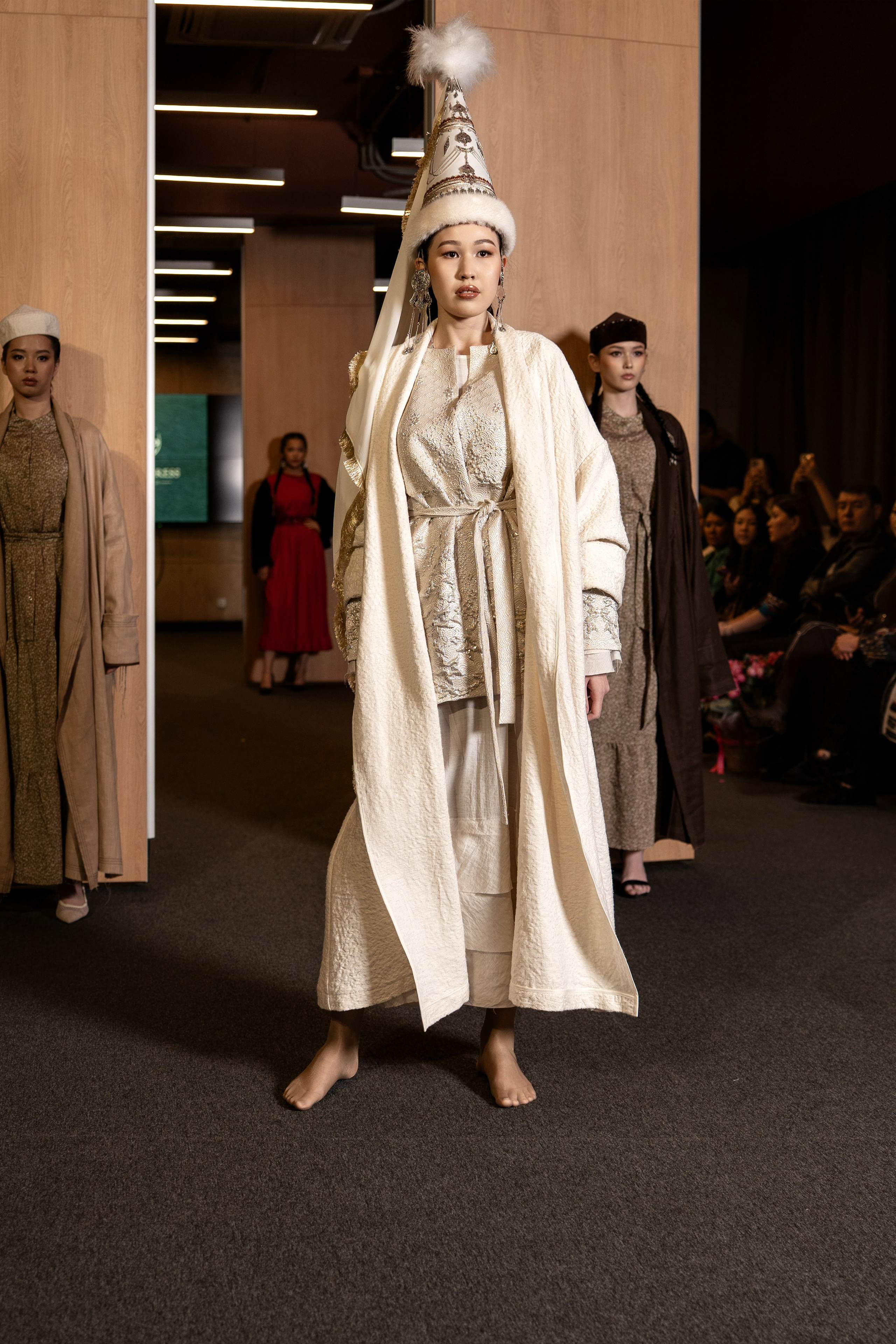 Brand NIET DRESS. Сайт Алматинского НЮ АРТ, будуар и фэшн фотографа Дениса Карпенко