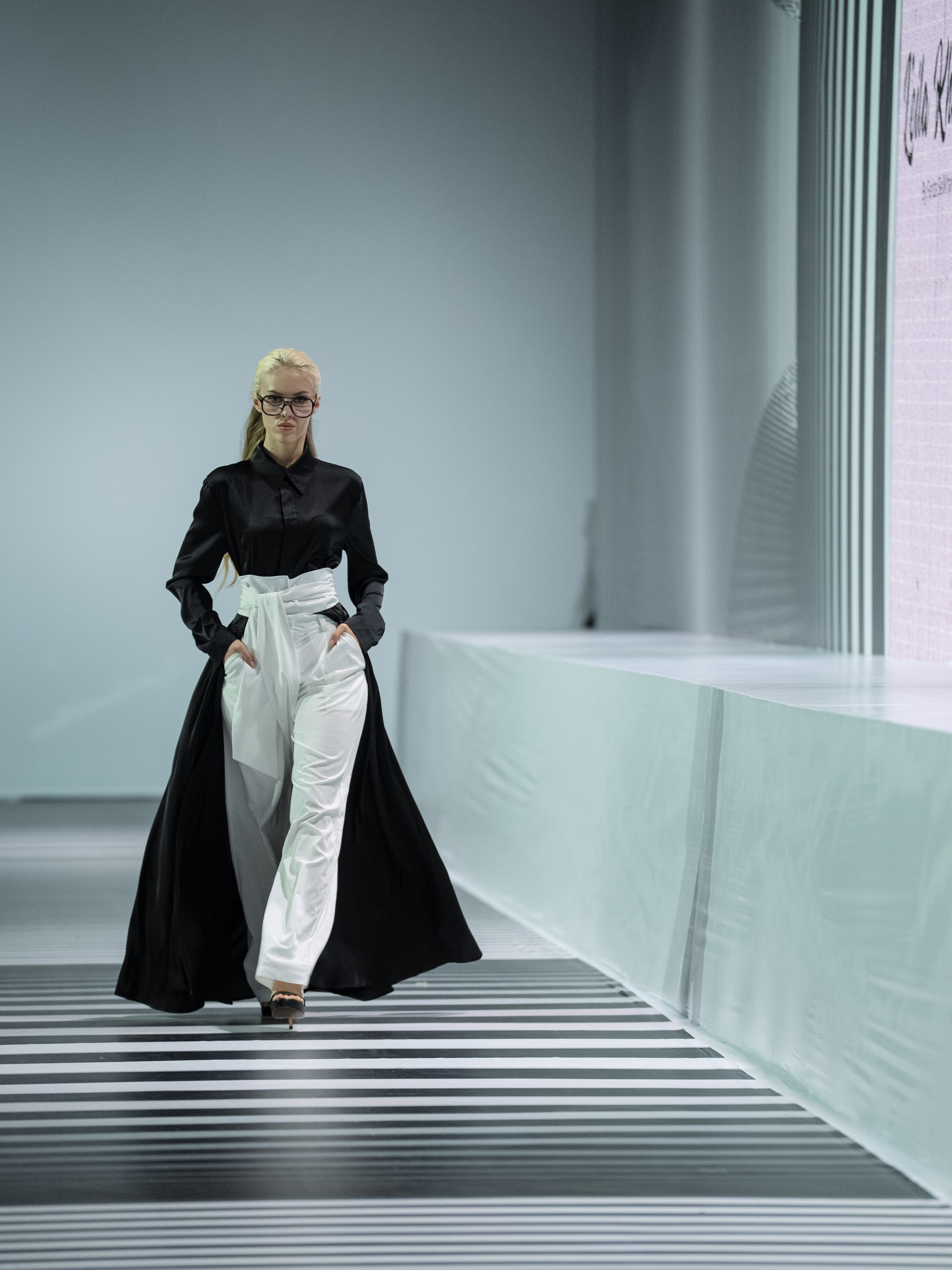 Designer LEILA KHANUM. Сайт Алматинского НЮ АРТ, будуар и фэшн фотографа Дениса Карпенко