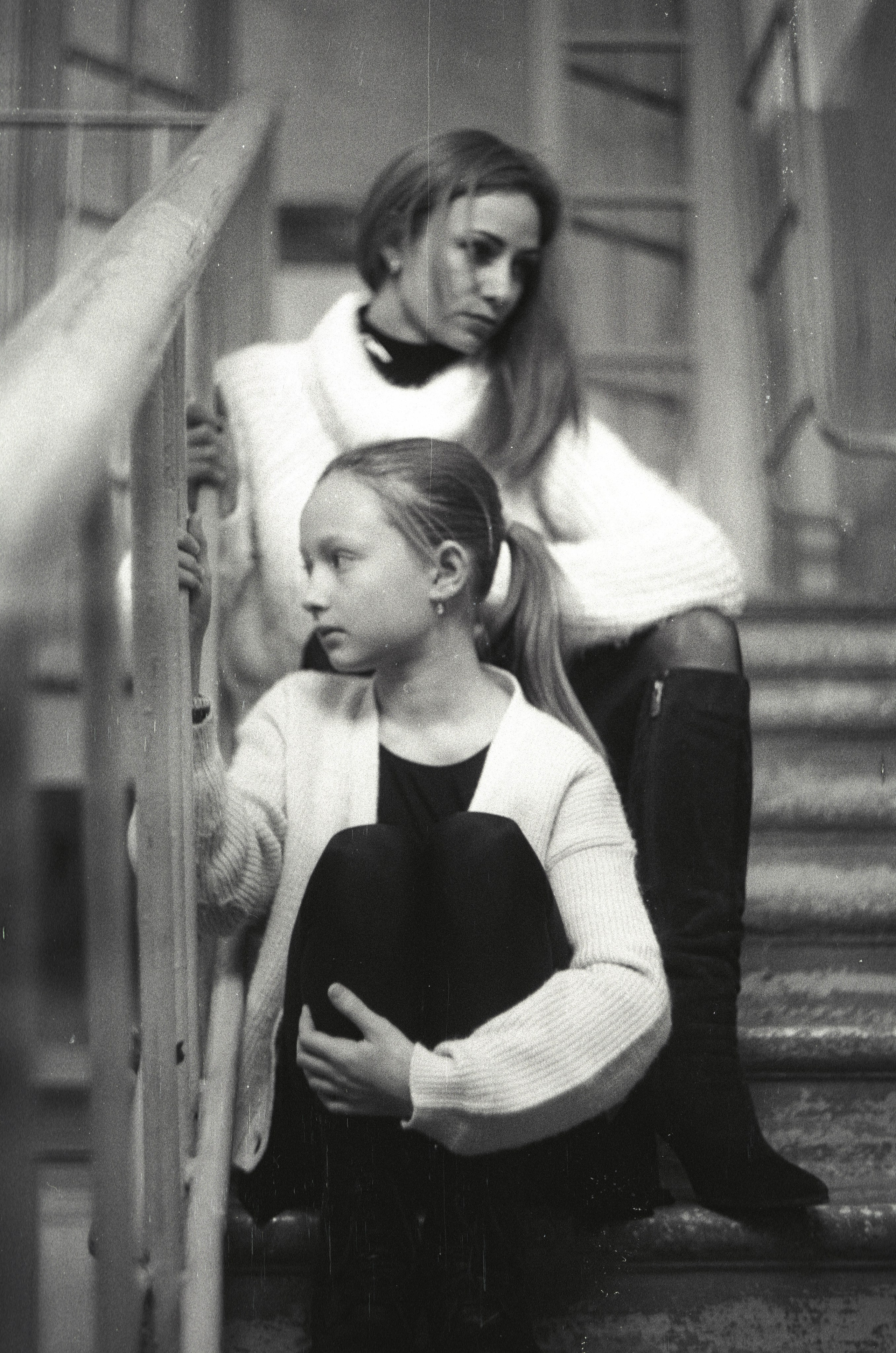 . Автор фотограф: Додров. Ph: dodrov. Пленочная фотография обладает своим уникальным очарованием и стилем, который отличается от цифровых снимков. Ее особенный характер проявляется в необычайной глубине, насыщенности и теплоте цветов, а также в нежной зернистости, которая добавляет текстуры и атмосферности снимкам