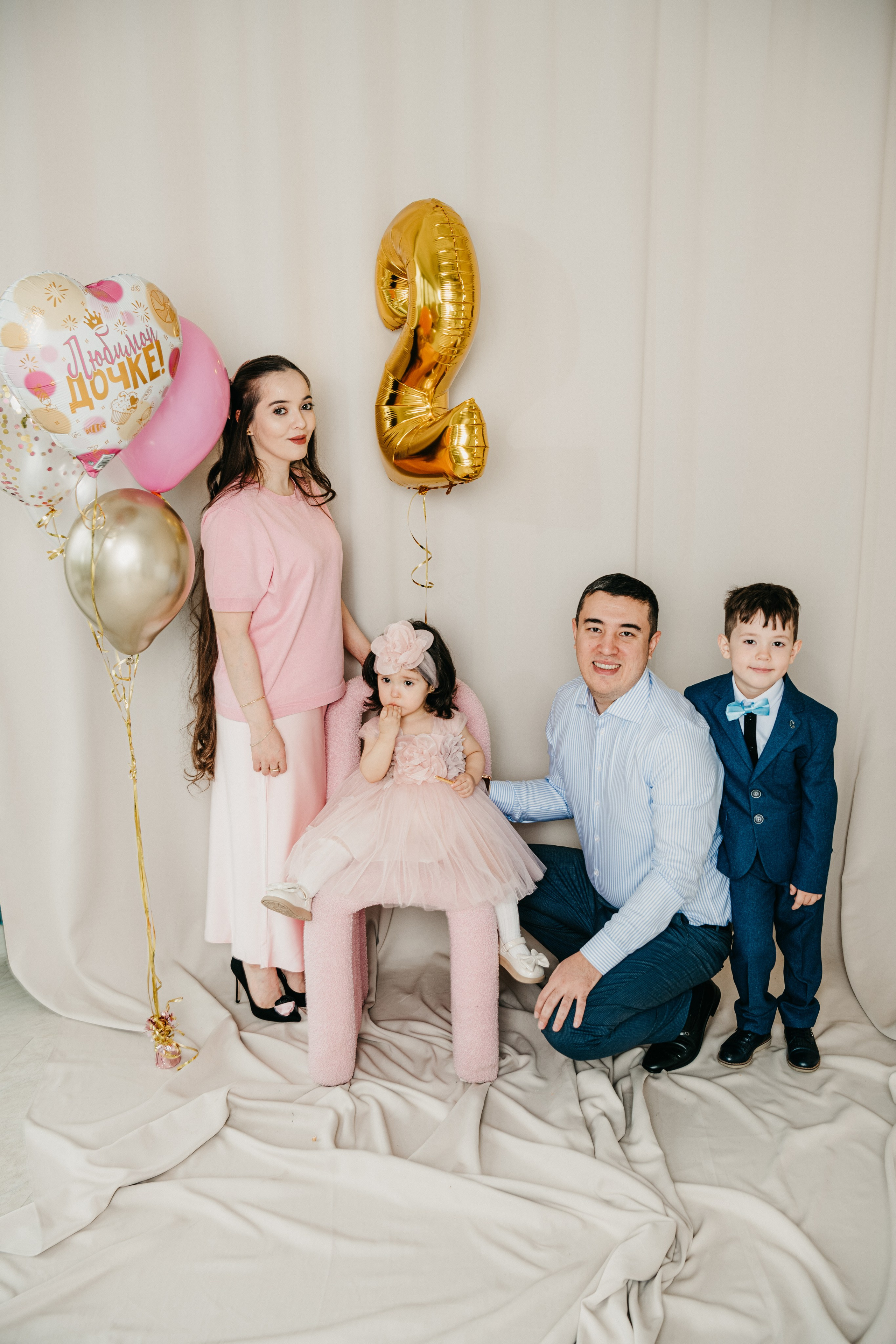 Майя с семьей. Фотограф на выписку из роддома в Москве и МО