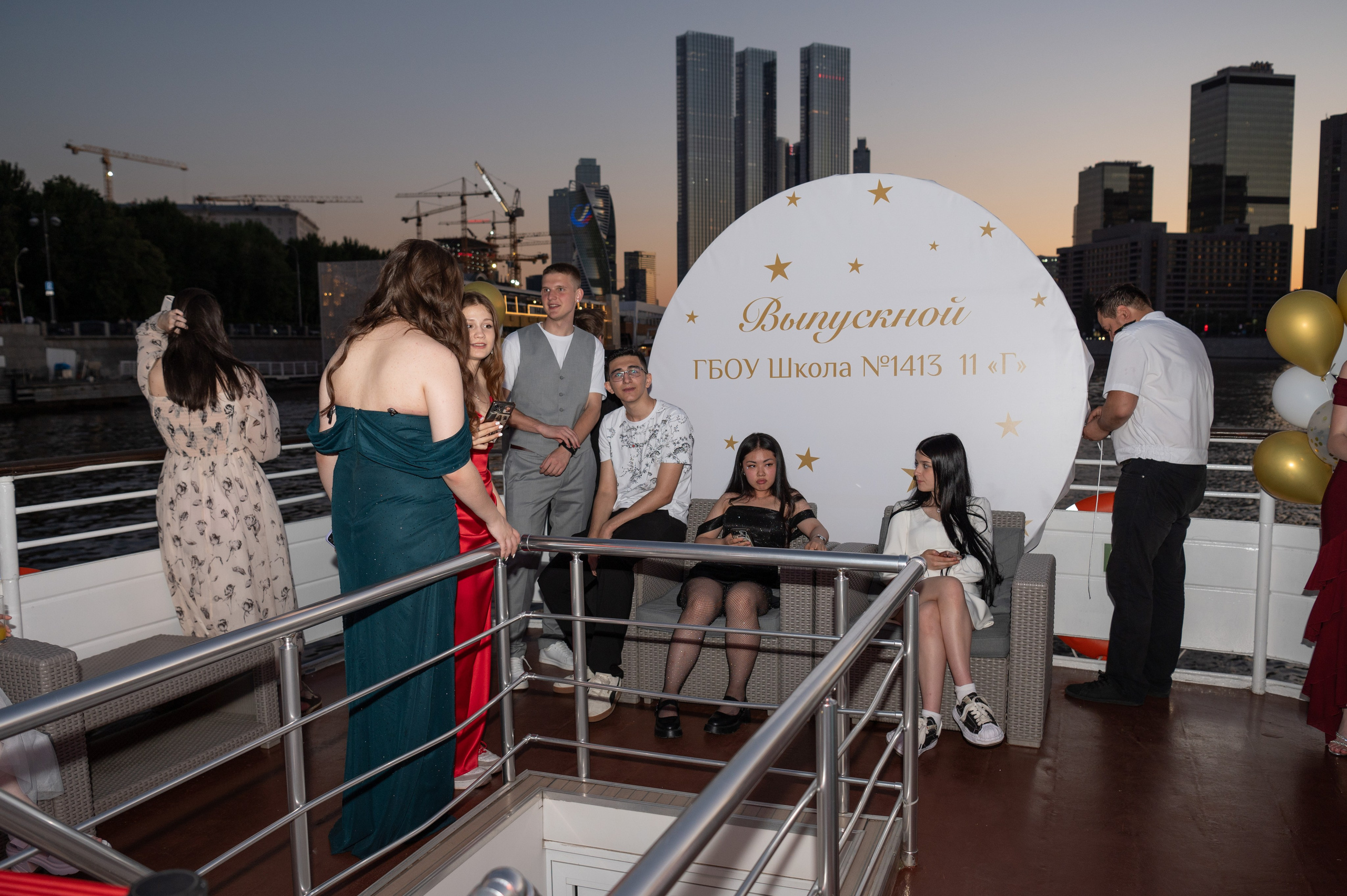 Выпускной вечер 11 класс на теплоходе. Детский и семейный фотограф г. Москва Оксана Катаджи