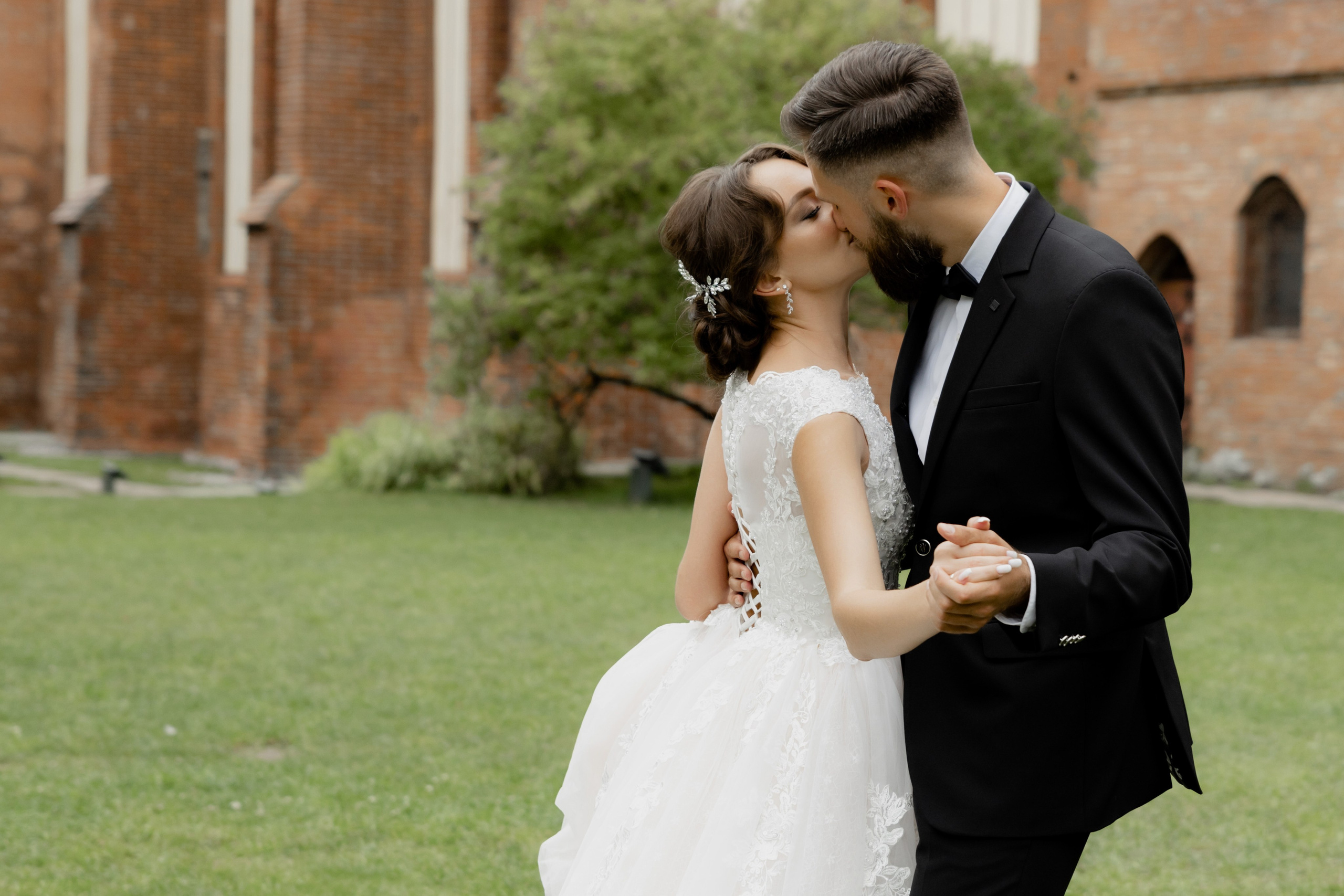 Александр&Анжелика Свадебная прогулка по о.Канта и Музею изобраз.искусств. Свадебный фотограф Калининград