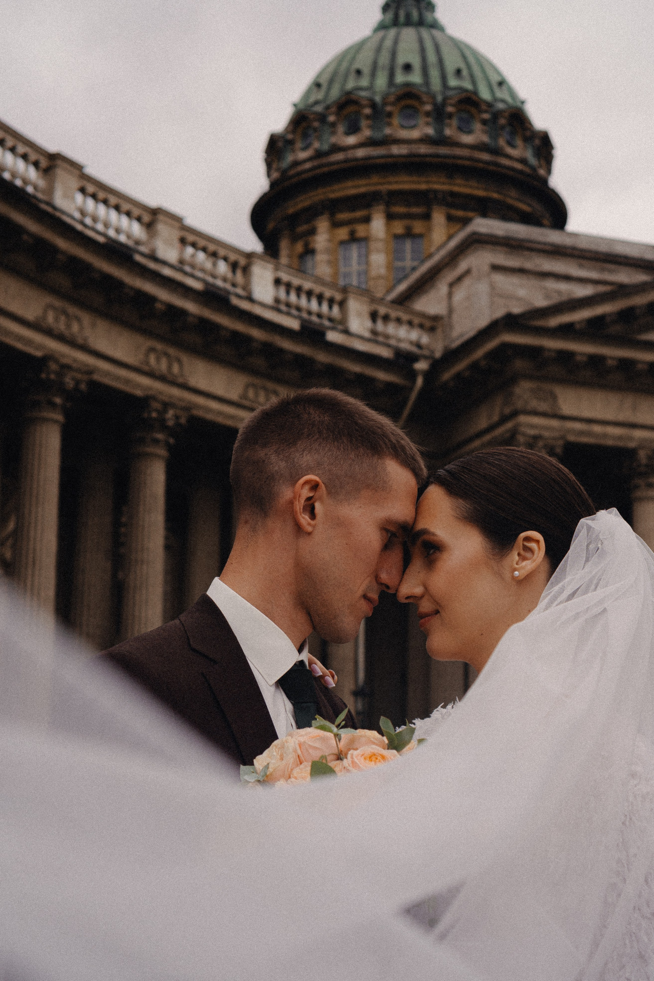 СВАДЕБНАЯ ПРОГУЛКА В САНТК-ПЕТЕРБУРГЕ (ИСАКИЕВСКИЙ СОБОР, ЗИМНЯЯ КАНАВКА, ЭРМИТАЖ И БОЛЬШАЯ МОРСКАЯ УЛИЦА). Профессиональный фотограф, Санкт-Петербург — Виктория Богомолова