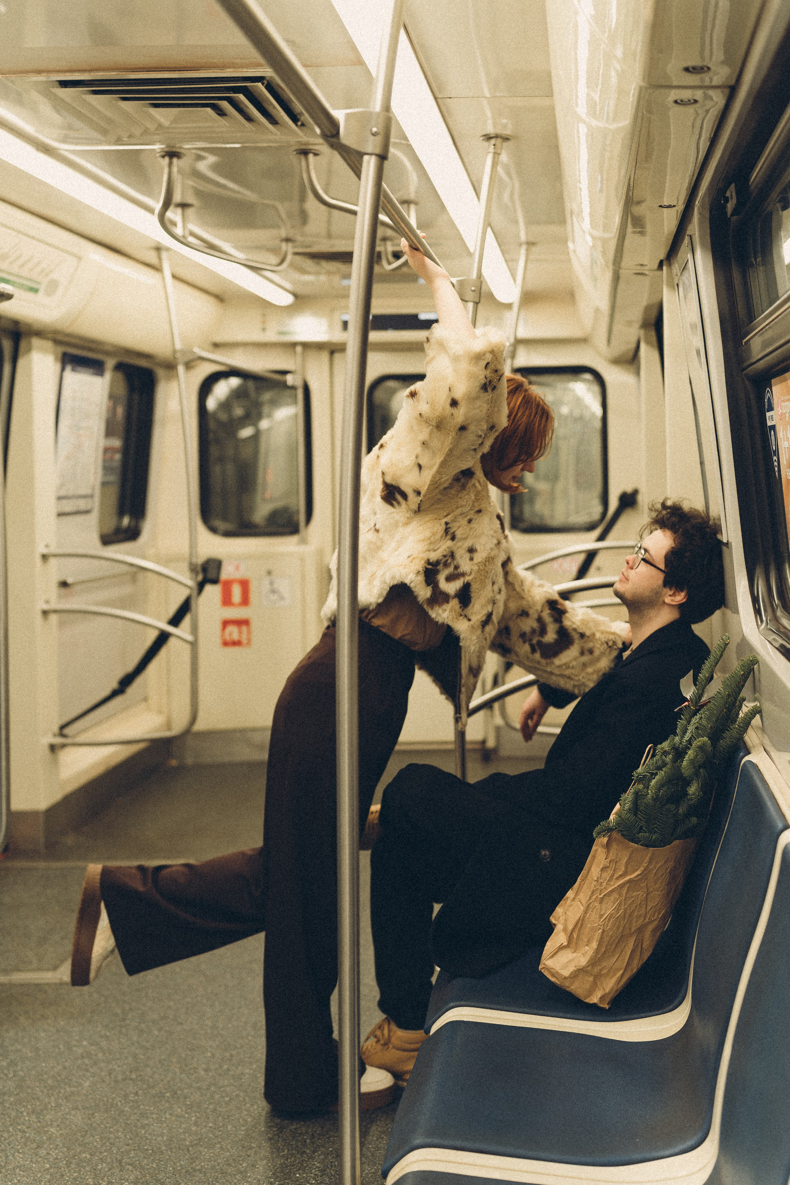 НОВОГОДНЯЯ ФОТОСЕСИИЯ ПАРЫ В МЕТРО ЛЮБОВЬ. Профессиональный фотограф, Санкт-Петербург — Виктория Богомолова