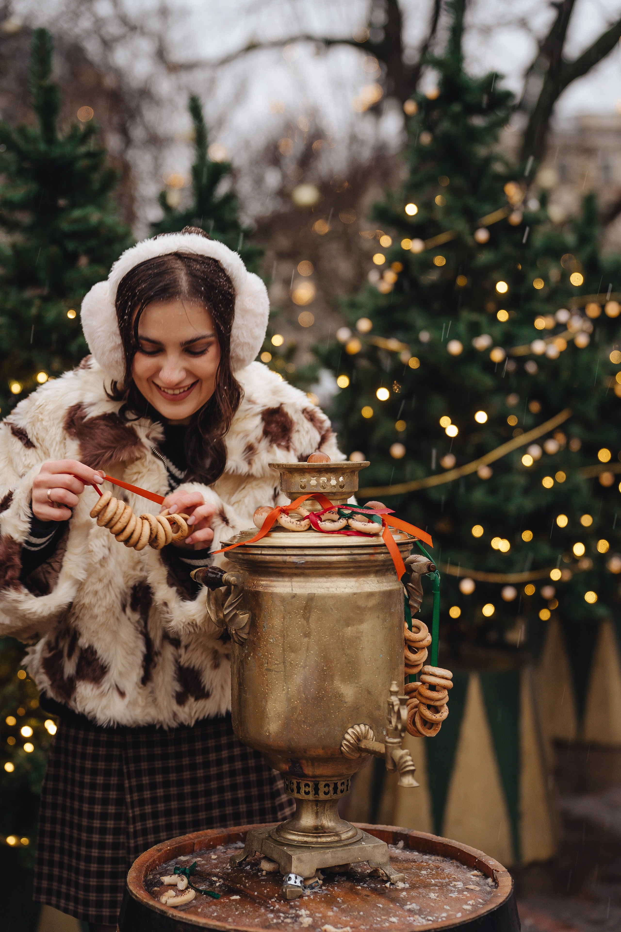 ПРОГУЛКА НА МАНЕЖНОЙ ПЛОЩАДИ ДЛЯ ДЕВУШКИ ПЕРЕД НОВЫМ ГОДОМ (НОВОГОДНЯЯ ФОТОСЕССИИЯ НА МАНЕЖНОЙ ПЛОЩАДИ). Профессиональный фотограф, Санкт-Петербург — Виктория Богомолова