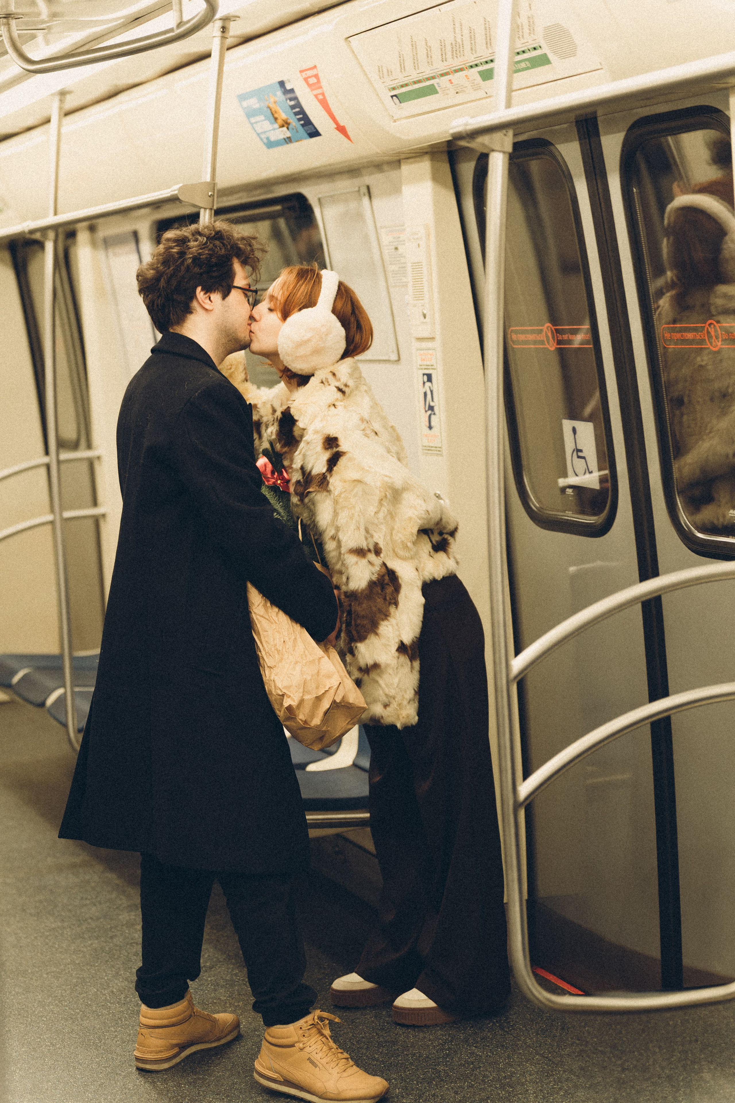 НОВОГОДНЯЯ ФОТОСЕСИИЯ ПАРЫ В МЕТРО ЛЮБОВЬ. Профессиональный фотограф, Санкт-Петербург — Виктория Богомолова