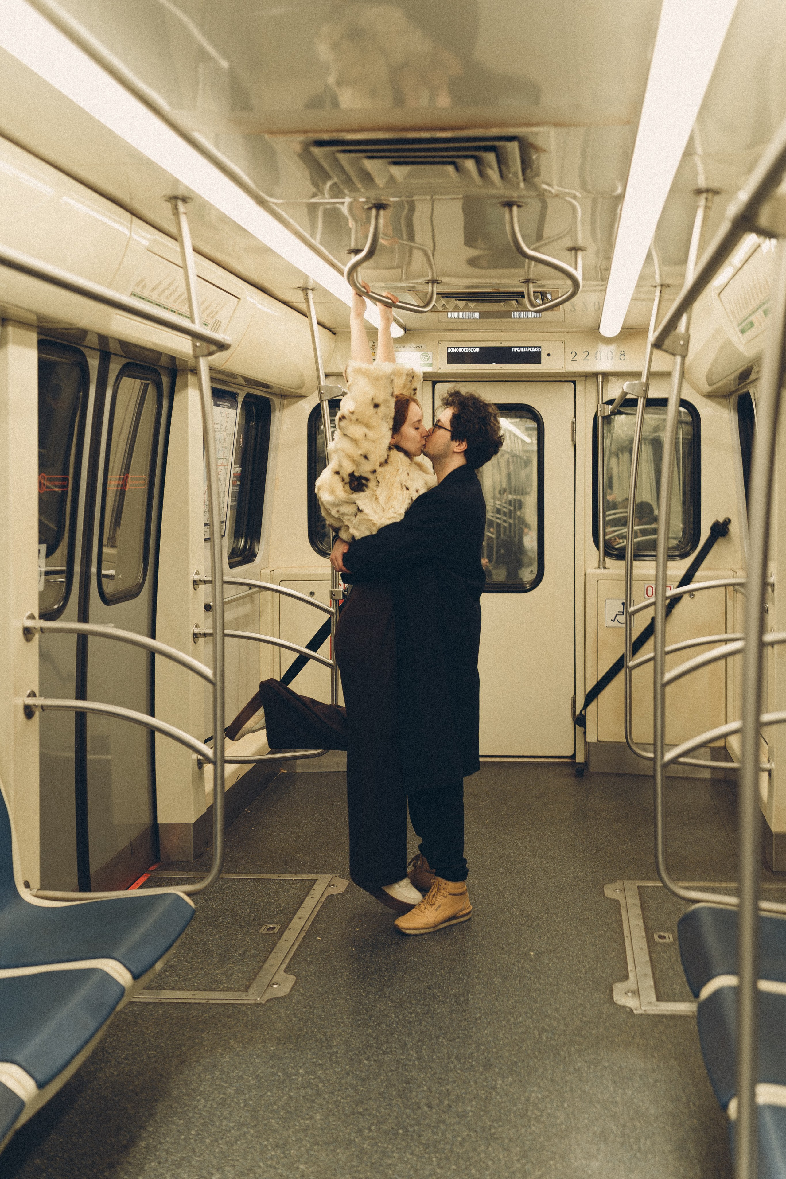 НОВОГОДНЯЯ ФОТОСЕСИИЯ ПАРЫ В МЕТРО ЛЮБОВЬ. Профессиональный фотограф, Санкт-Петербург — Виктория Богомолова