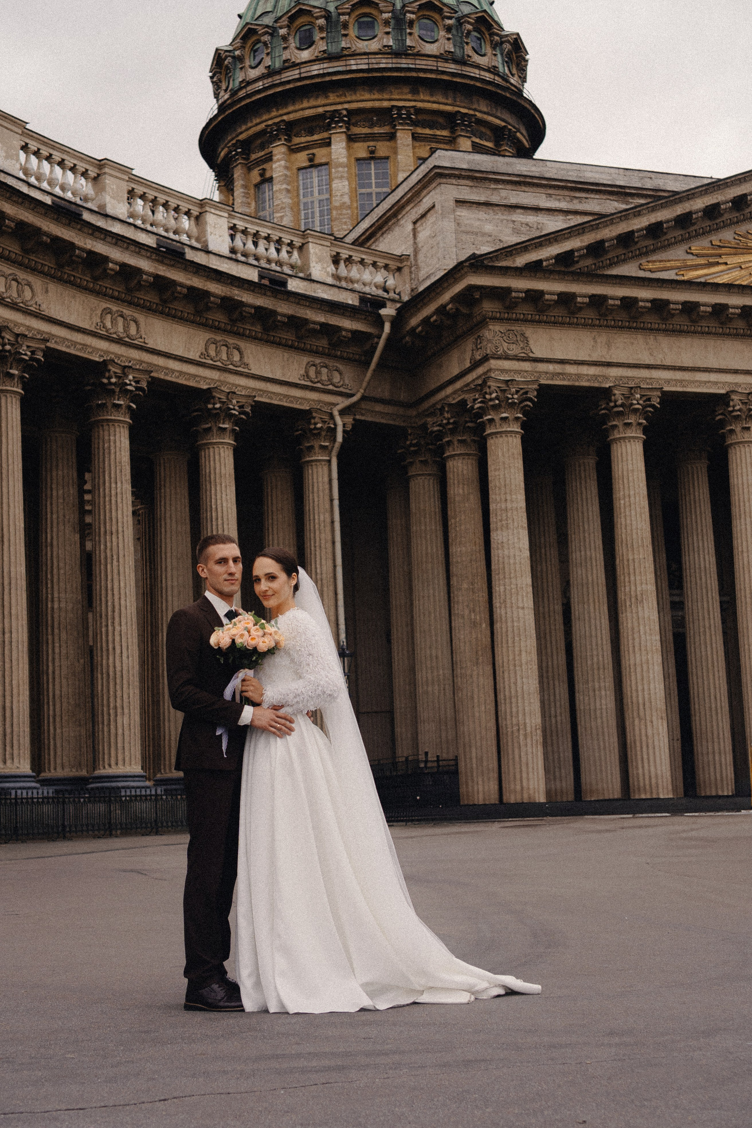 СВАДЕБНАЯ ПРОГУЛКА В САНТК-ПЕТЕРБУРГЕ (ИСАКИЕВСКИЙ СОБОР, ЗИМНЯЯ КАНАВКА, ЭРМИТАЖ И БОЛЬШАЯ МОРСКАЯ УЛИЦА). Профессиональный фотограф, Санкт-Петербург — Виктория Богомолова