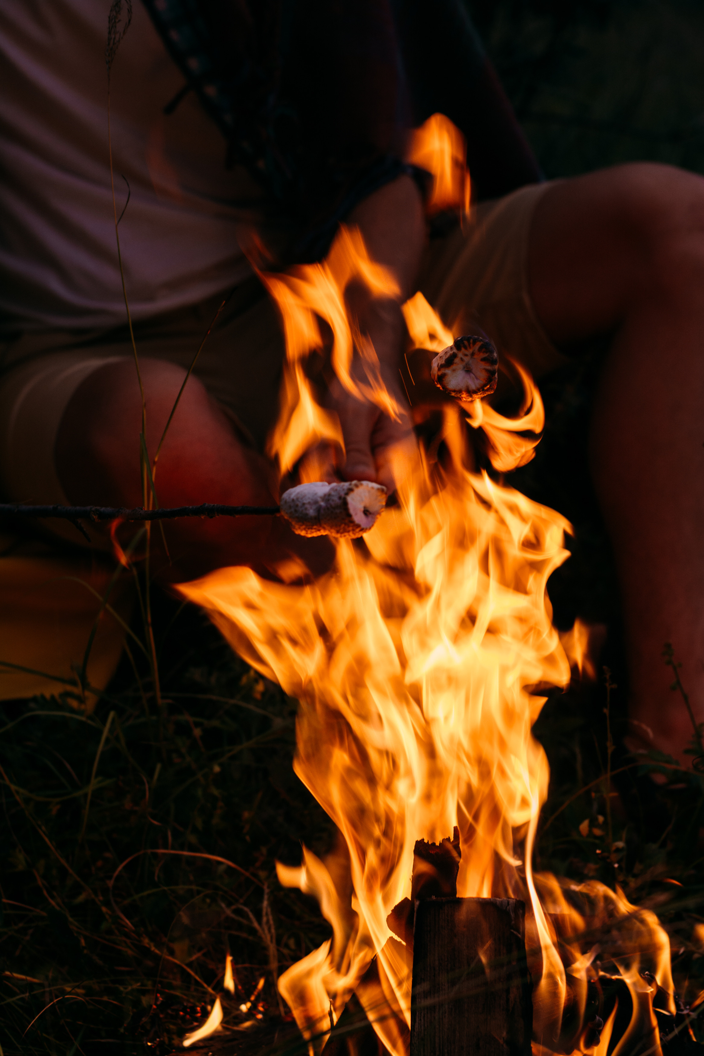У костра. Фотограф Ким Ангелина