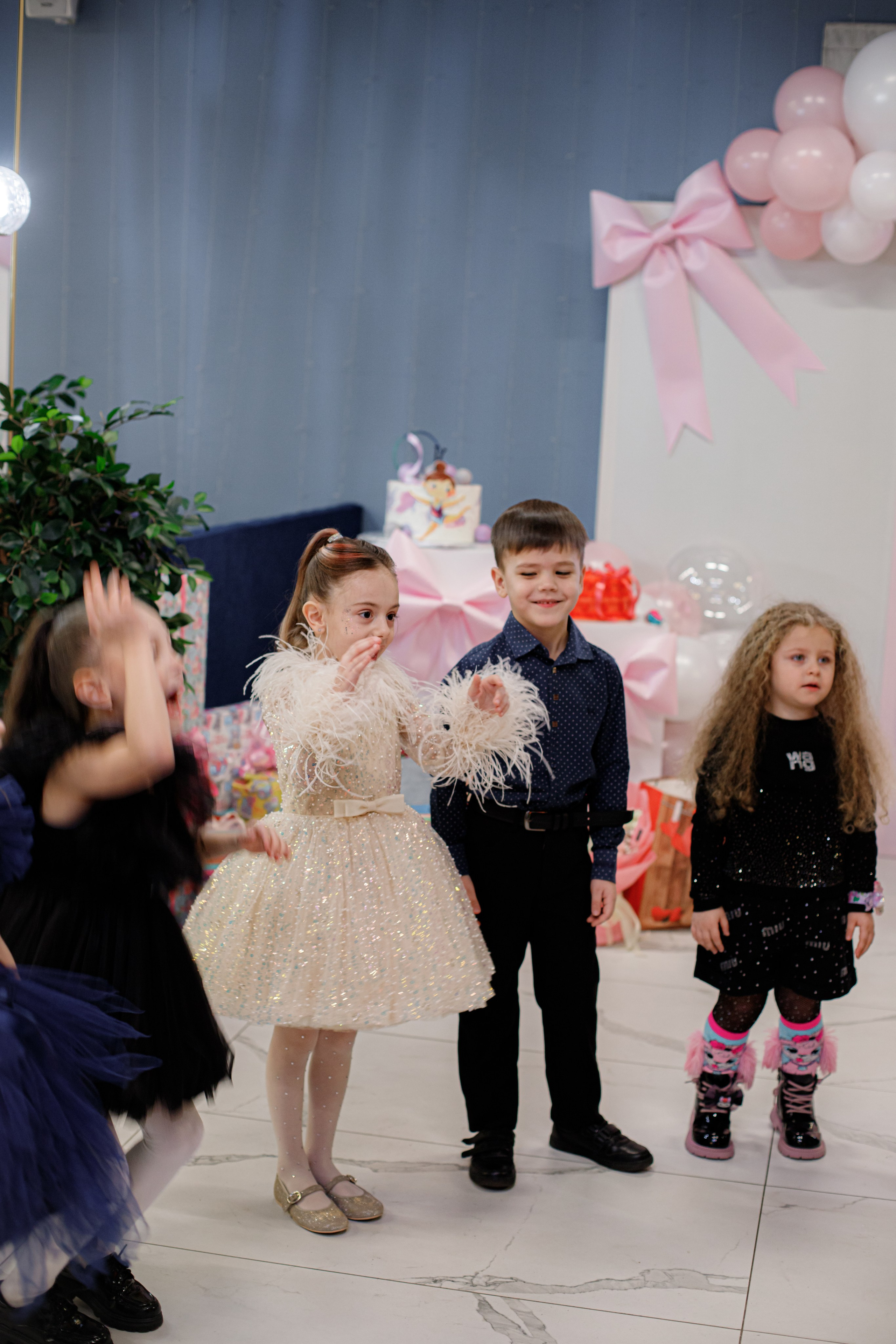 ASIA'S BIRTHDAY PARTY. Photokarish