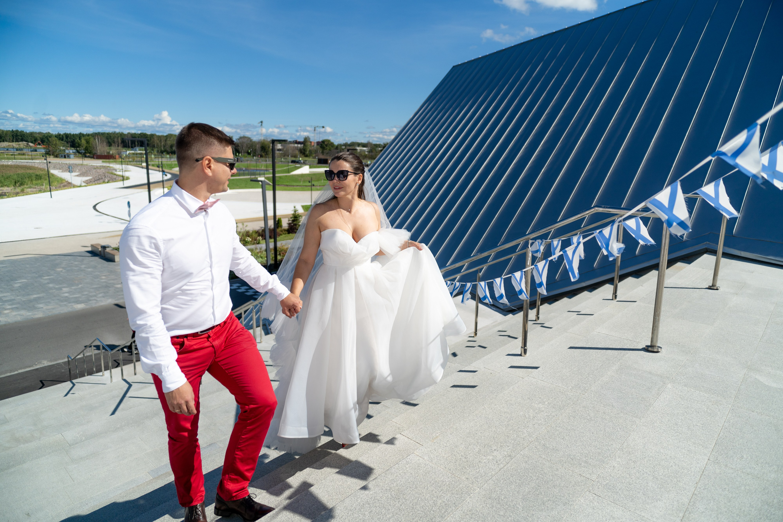 Красивые места для свадебной фотосессии летом в Санкт-Петербурге. Свадебный фотограф Александр Невский в Санкт-Петербурге