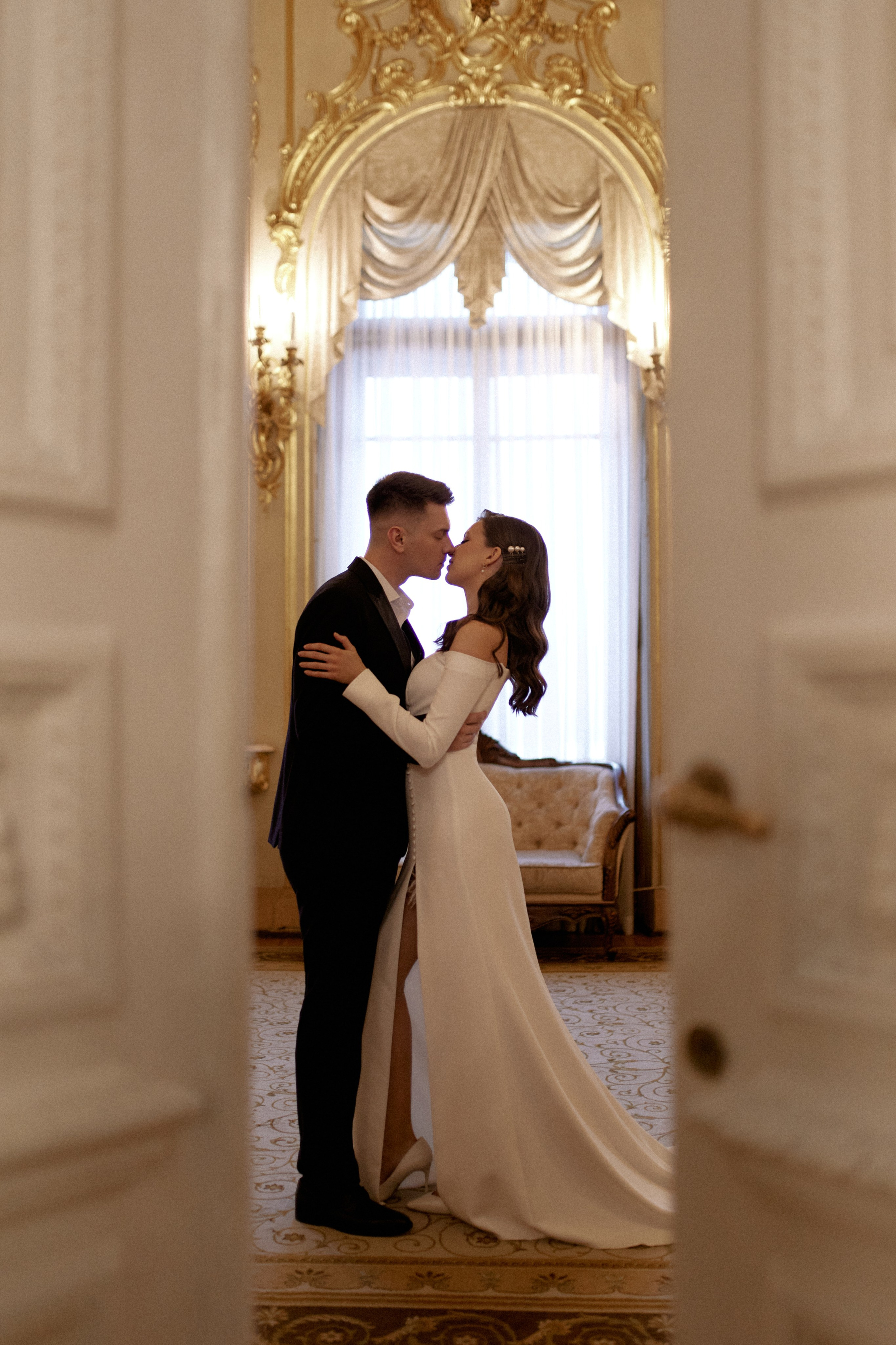 Свадебная фотосессия в Дворце Бракосочетания № 1. Сестры Карабаза. Фотографы и ретушеры в Москве и Санкт-Петербурге