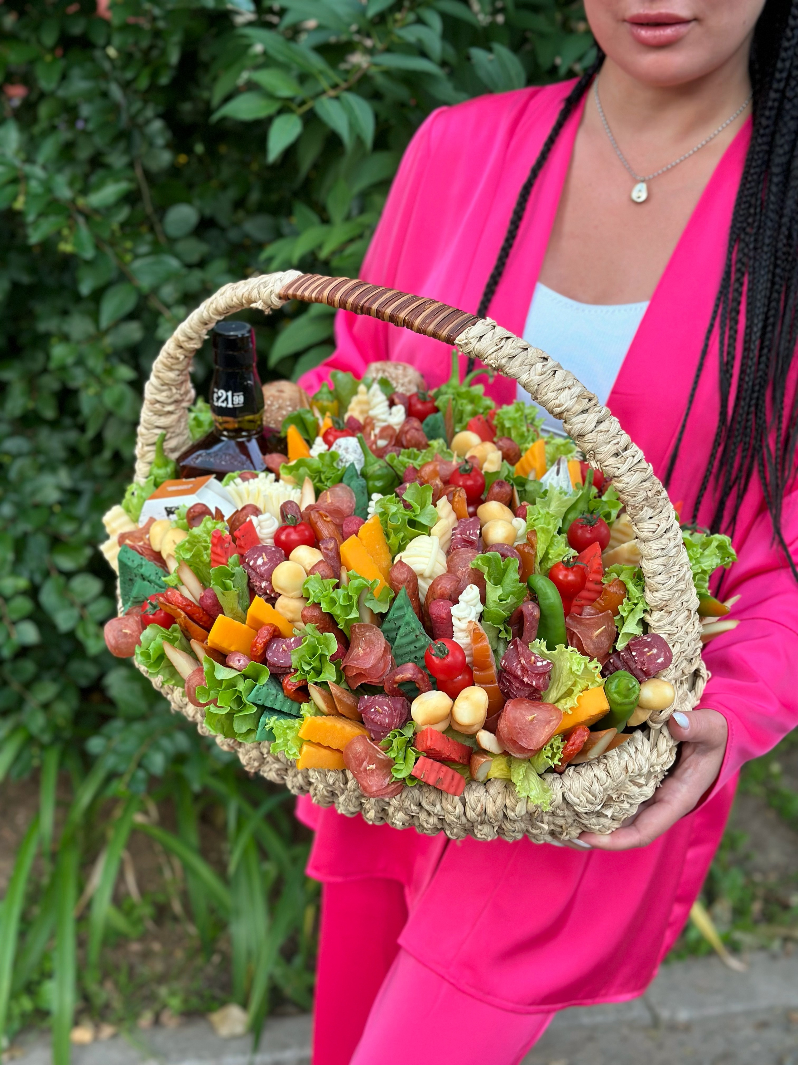 Корзины. Выездной кейтеринг, съедобные букеты, торты и сладости на заказ