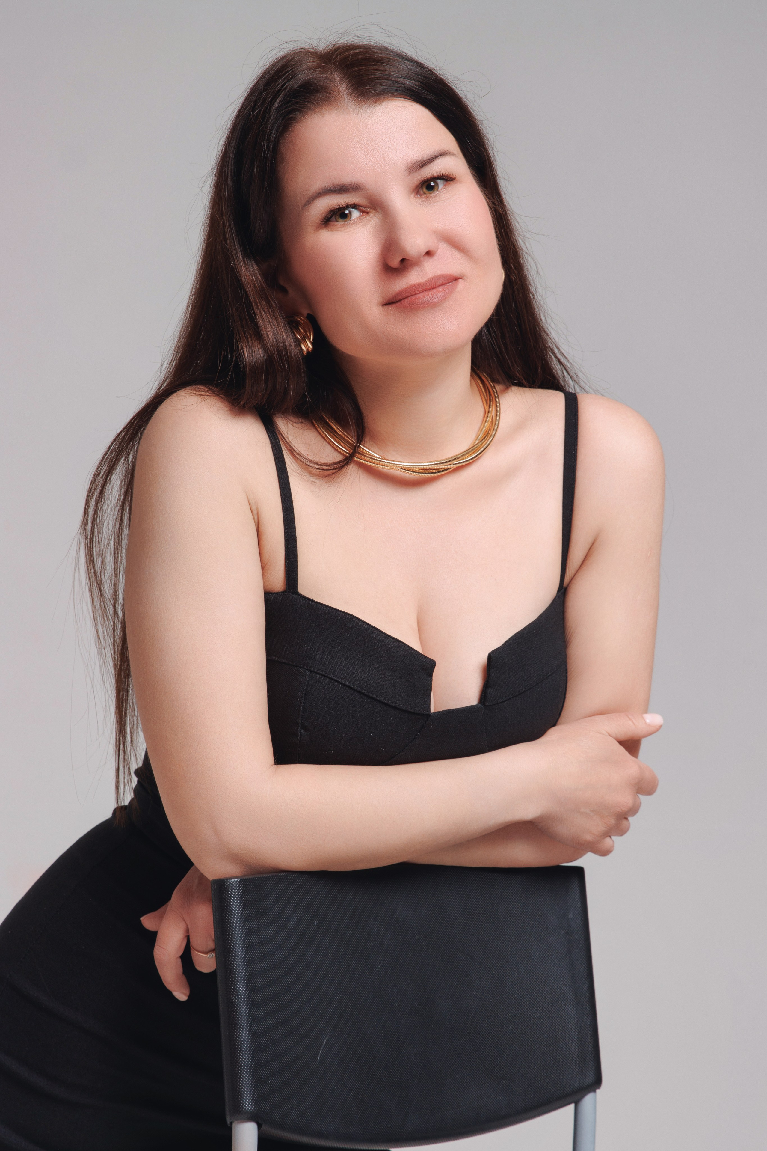 Фотосессия на циклораме для Елены и подруг — женская студийная съемка от фотографа Алексея. Репортажный фотограф на дни рождения и юбилеи в Улан-Удэ — Алексей Раднаев