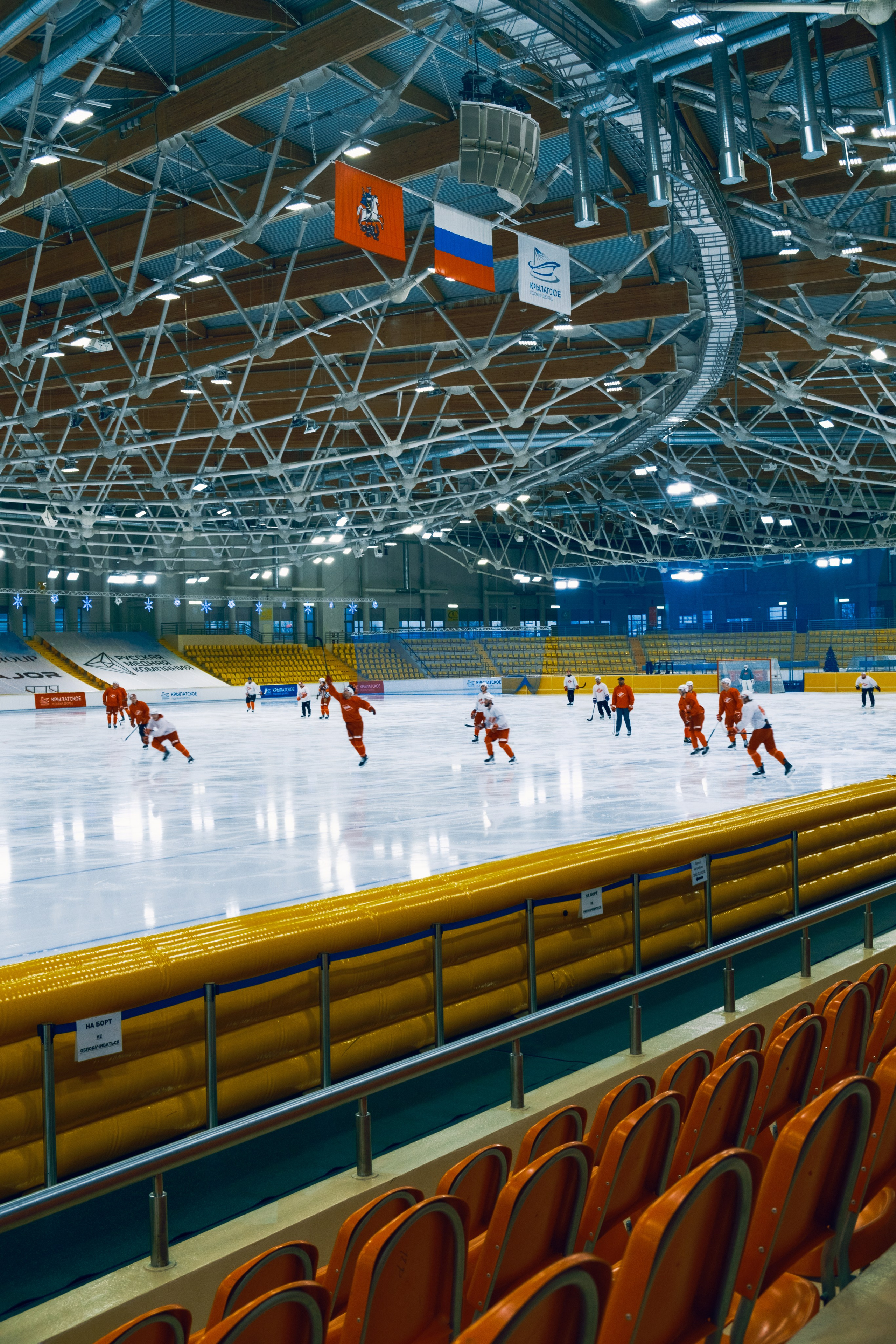 Sport. Photographer in Moscow with a night vibe of photos