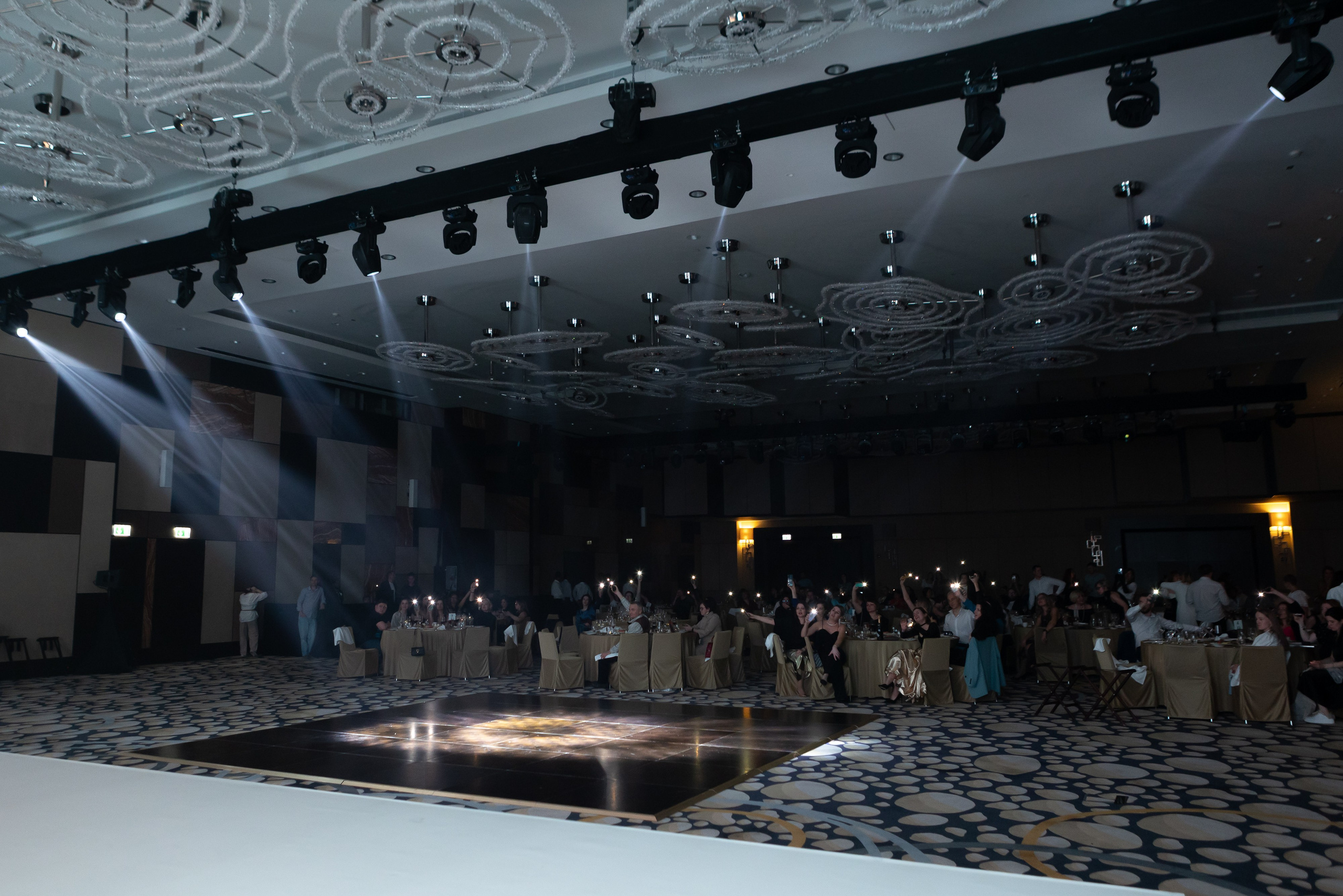 Abu-Dhabi | NA VOLNE Backstage. Фотограф Юлия Назарова