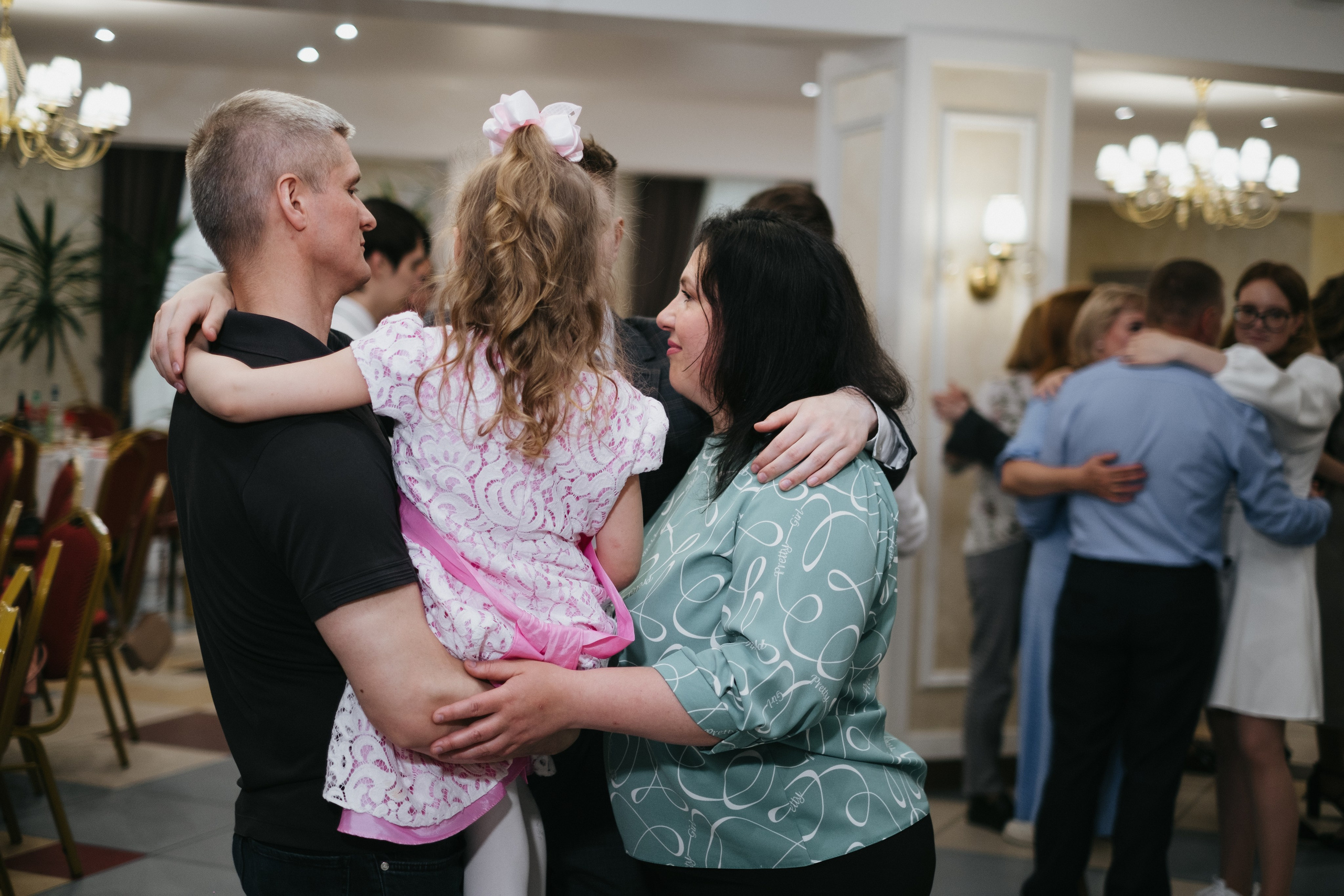 Выпускной 11 класс школы № 30. Свадебный и репортажной фотограф Денис Ожигин в Краснодаре и Краснодарском крае