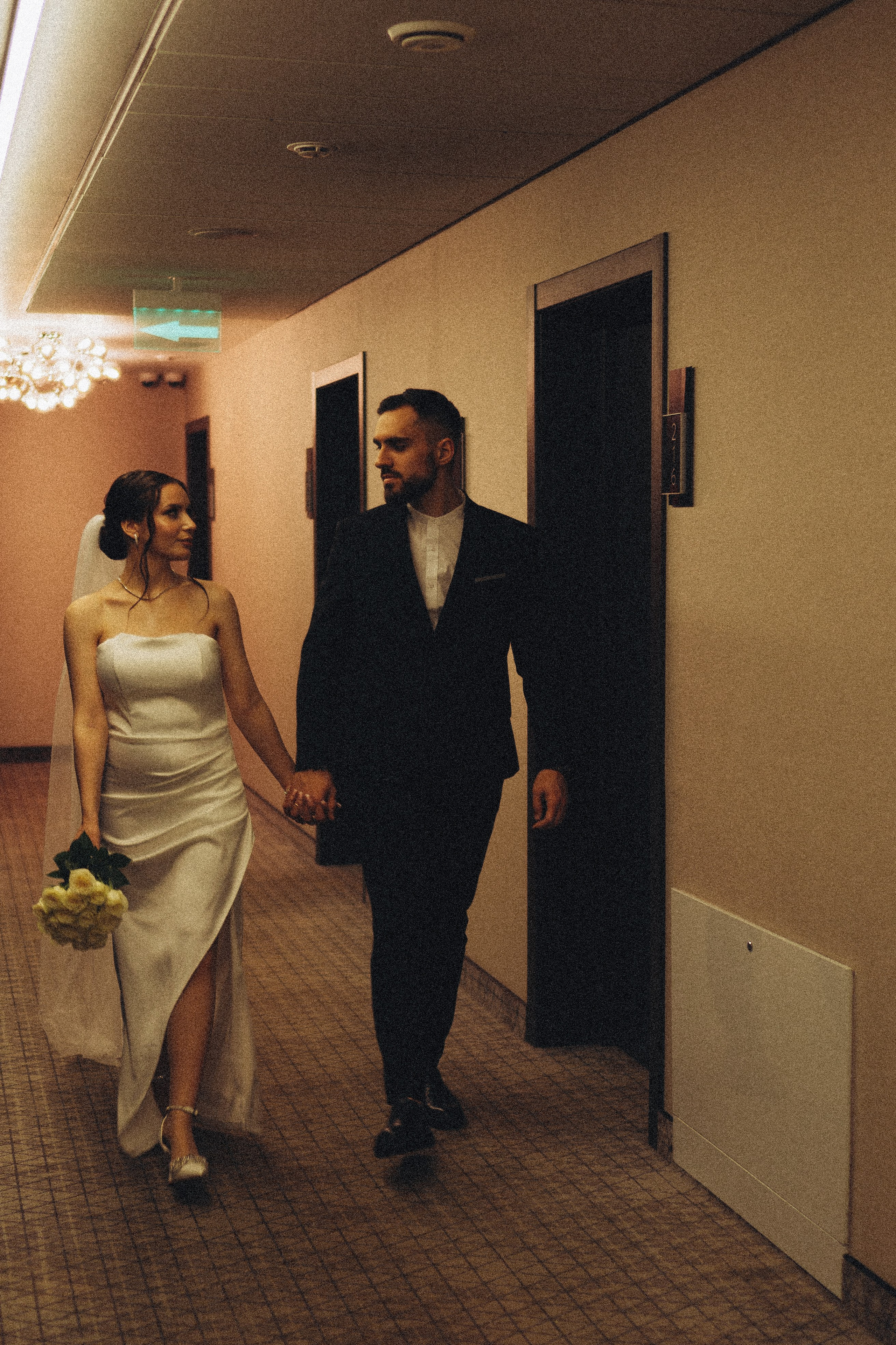 СВАДЕБНАЯ СЬЕМКА СБОРОВ ЖЕНИХА И НЕВЕСТЫ В ОТЕЛЕ И ТАКЖЕ ФОТОСЕССИИЯ В ОТЕЛЕЕ МЕГАПОЛИС БРЯНСК. Профессиональный фотограф, Санкт-Петербург — Виктория Богомолова