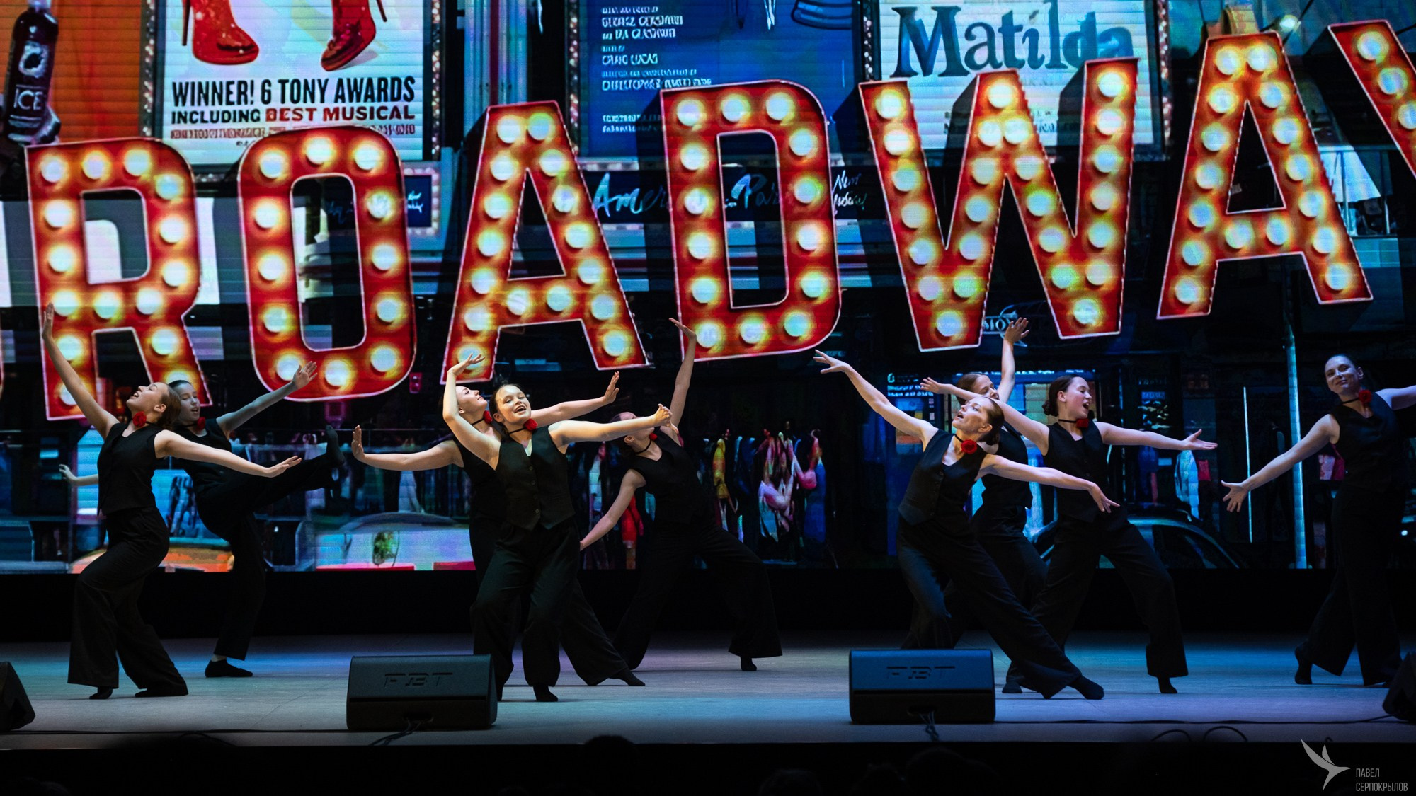 Сольный концерт хореографического ансамбля Аллегро «Сквозь тернии к звездам». Репортажный фотограф в Казани Павел Серпокрылов