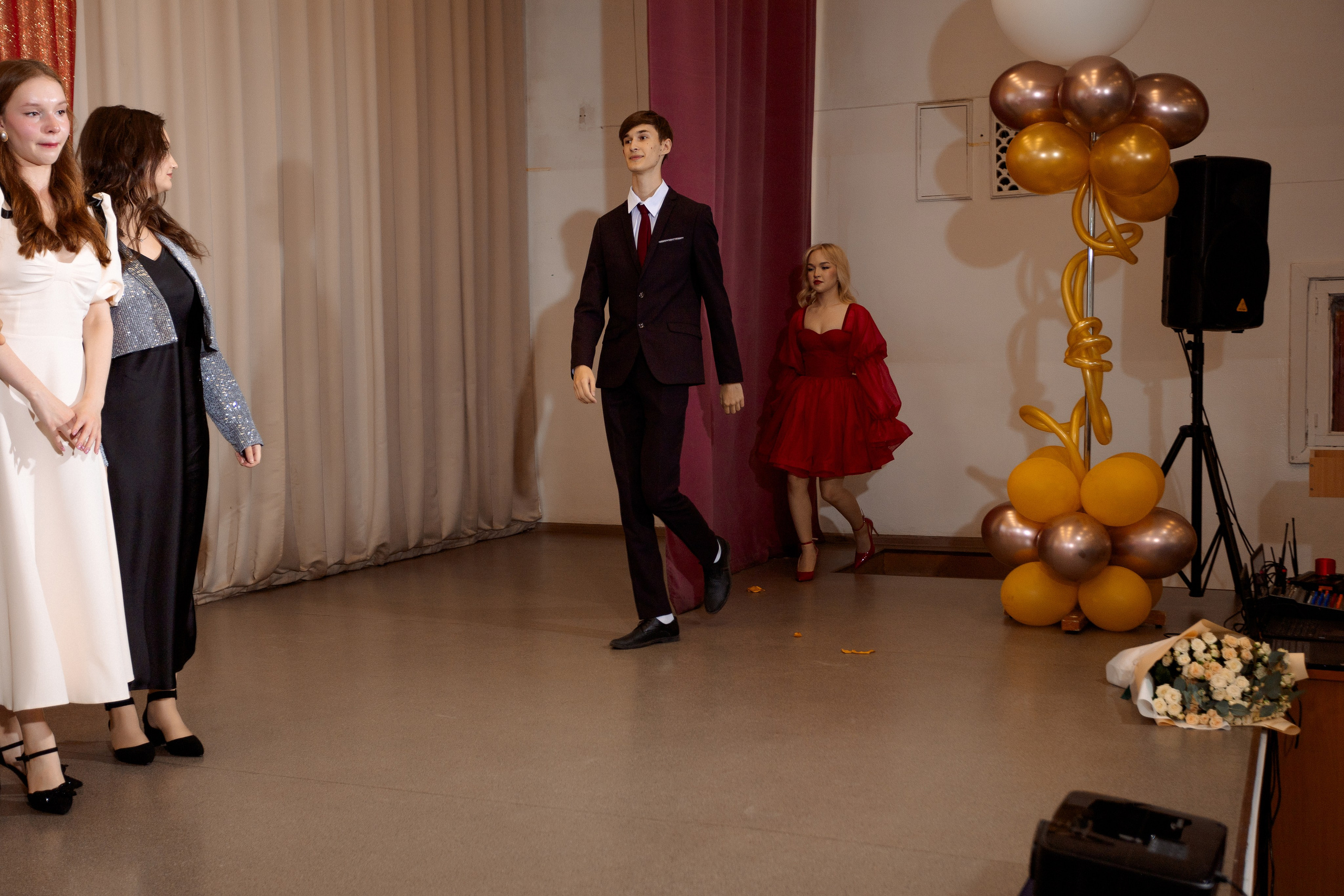 ВРУЧЕНИЕ АТТЕСТАТОВ: Пример. Все фото. Профессиональный фотограф в Ижевске Леша Петров